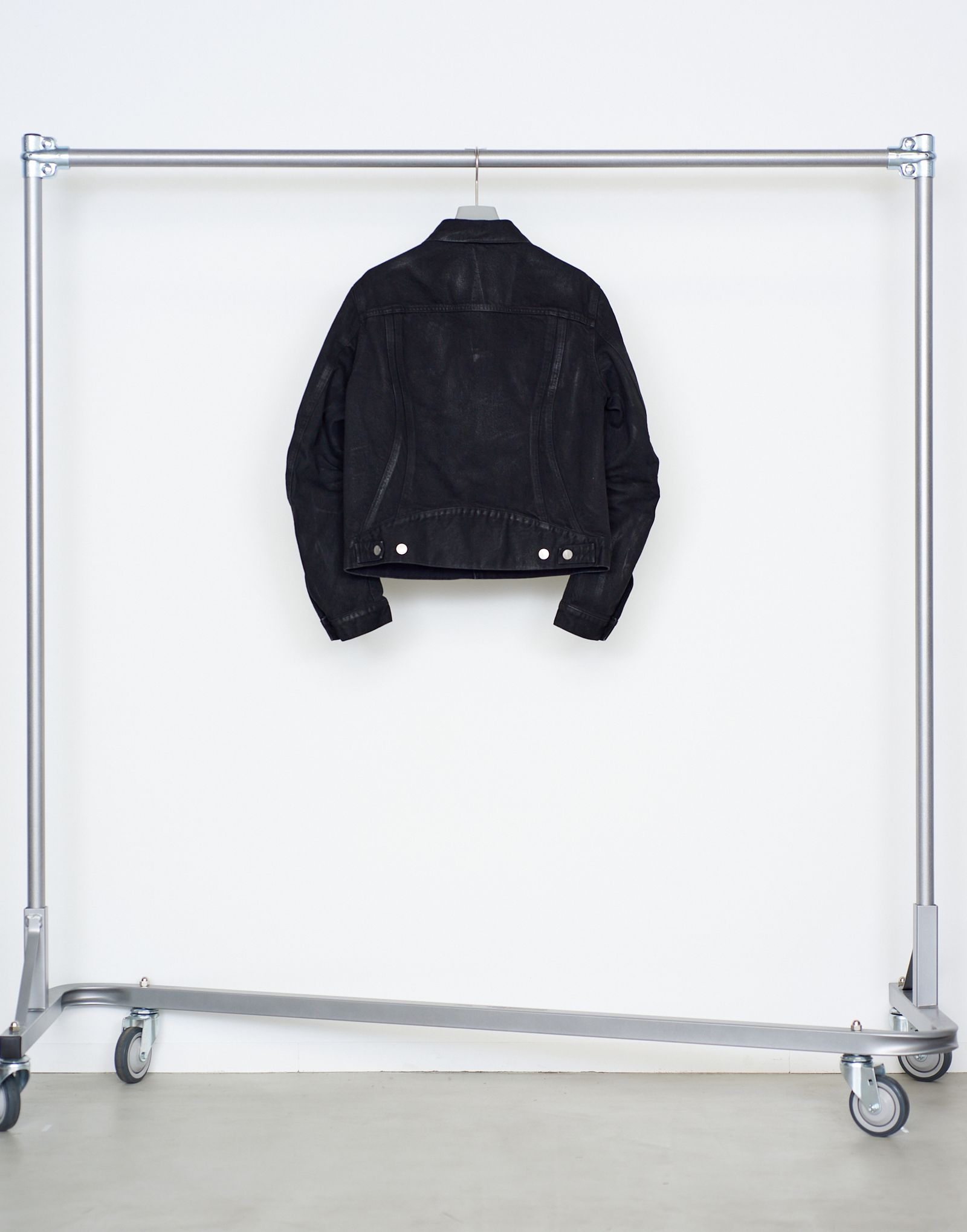 DENIM TRUCKER JACKET （LUSTER COATED BLACK)