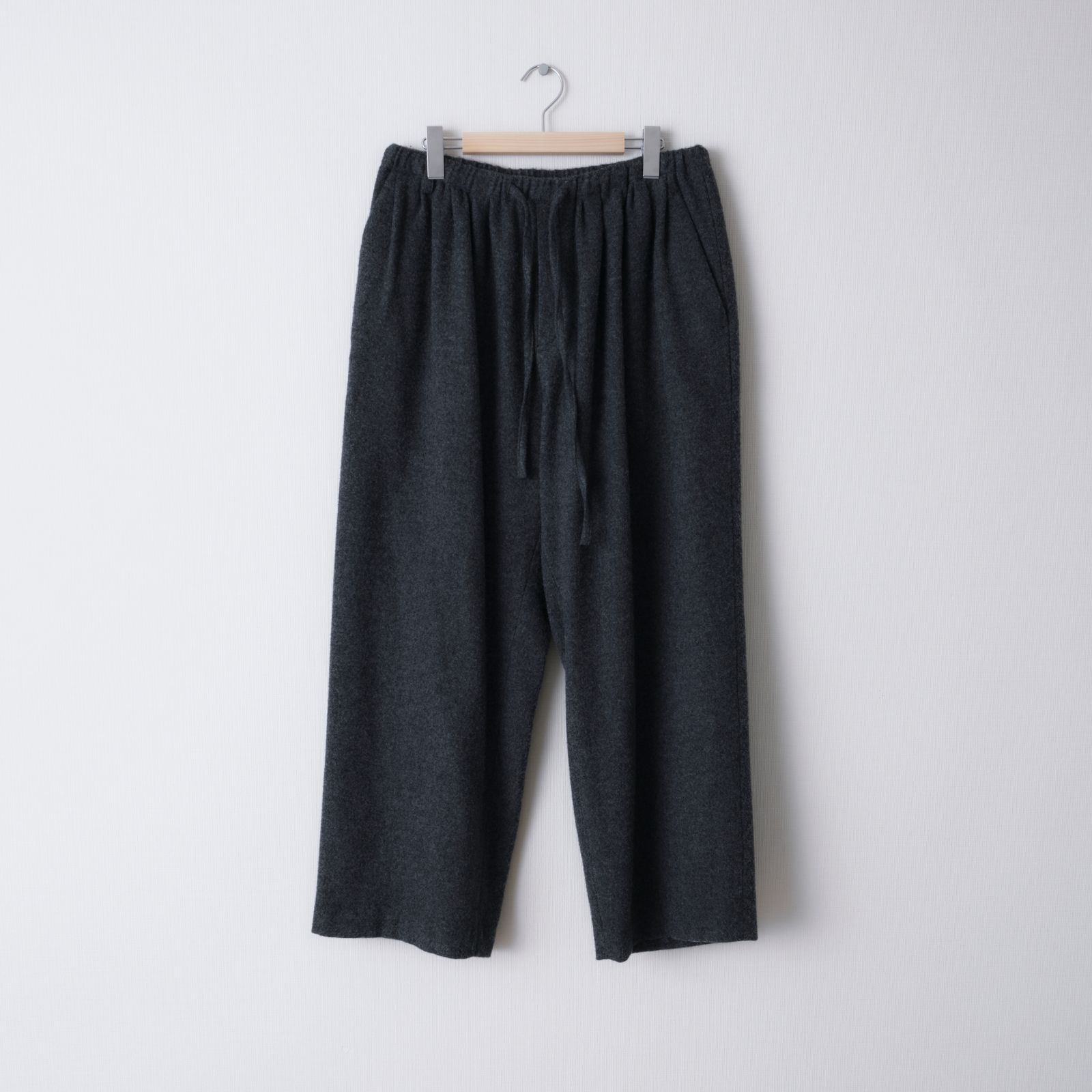 CASHMERE WIDE PANTS（CHARCOAL GRAY ）