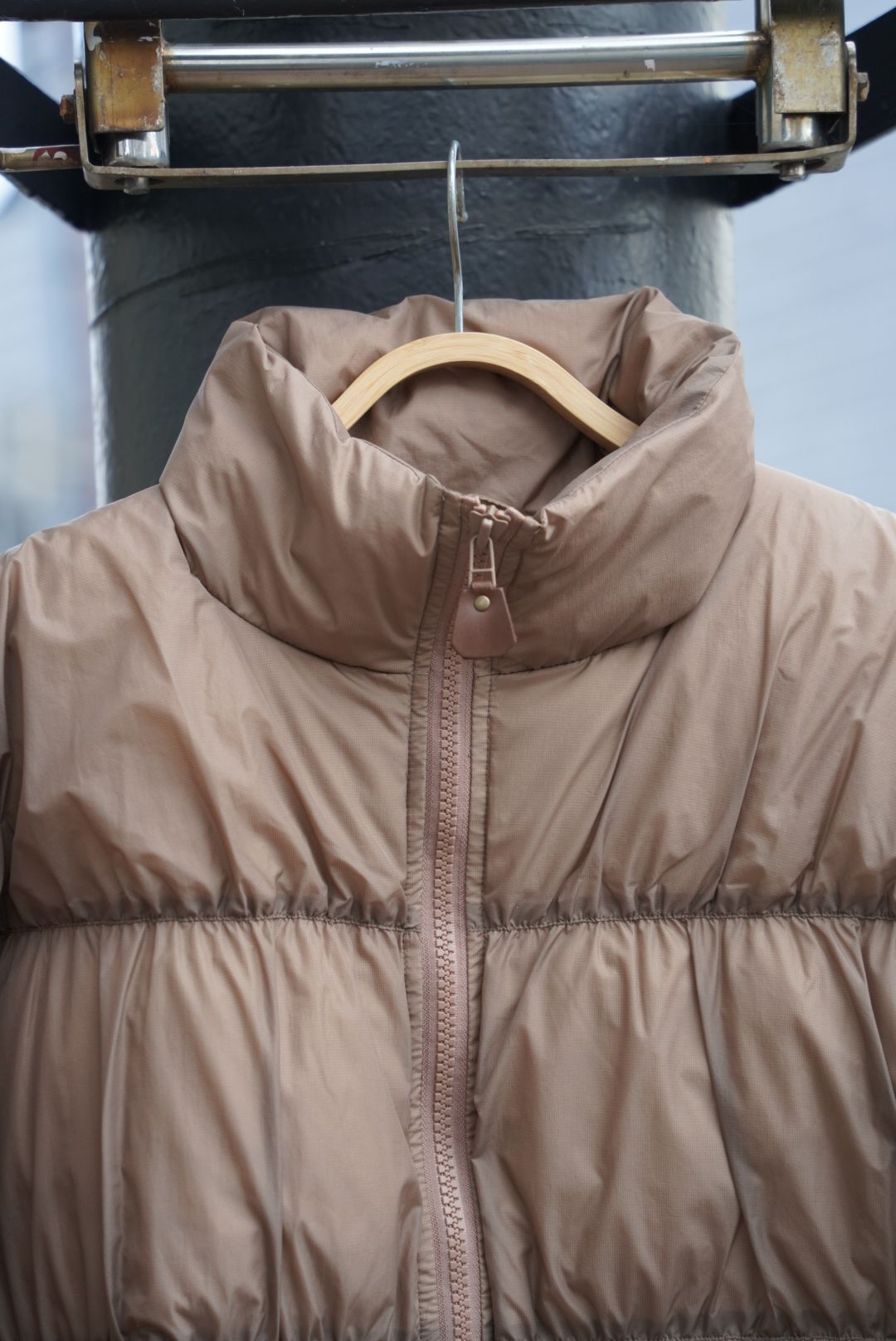 MANUAL DOWN JACKET / ダウンジャケット / （BEIGE）