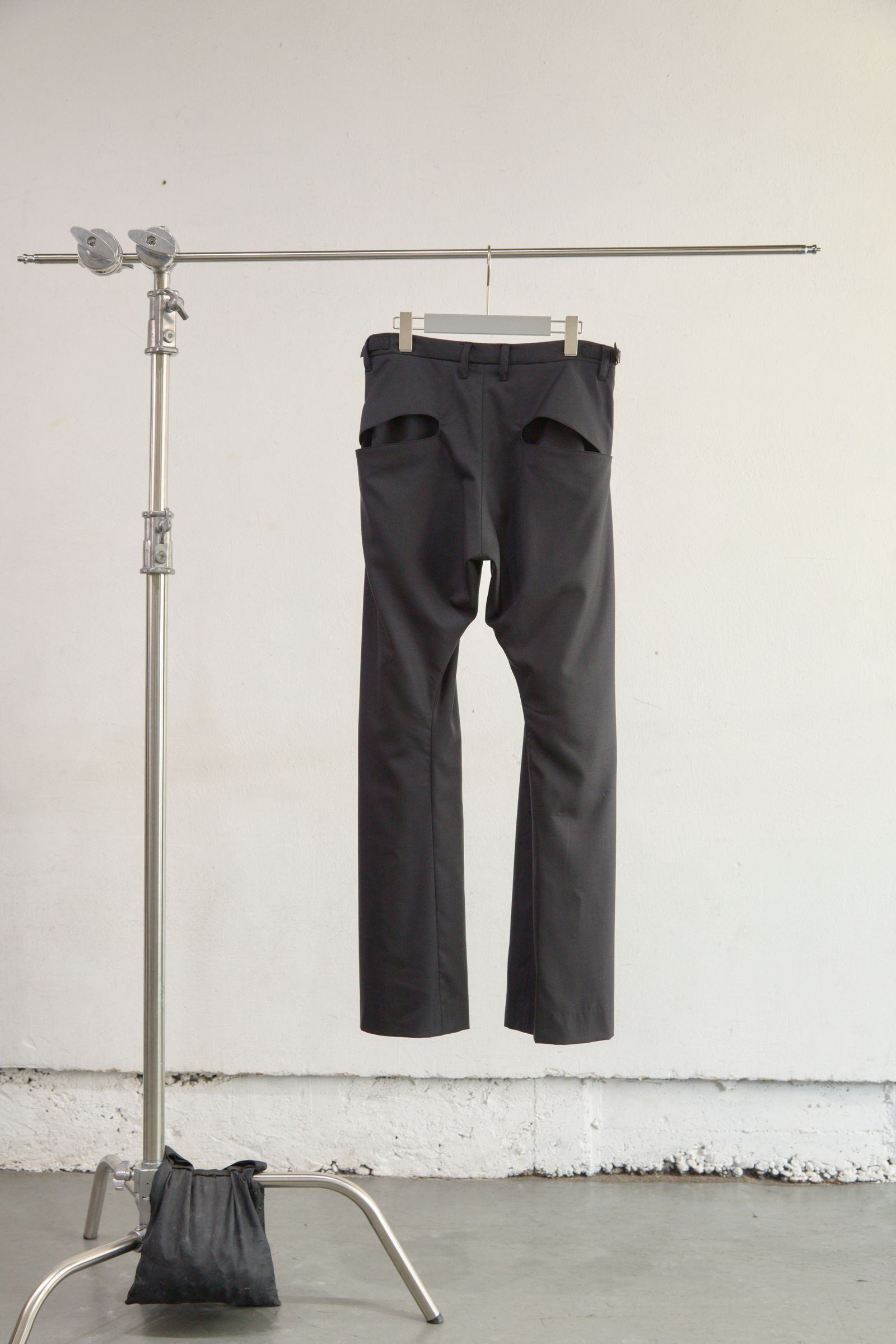 2TUCKED CURVED LEG TROUSERS（BLACK）