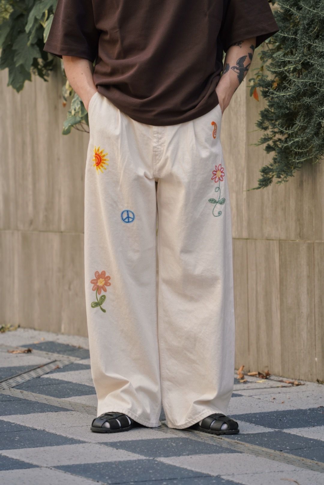 superNova. Embroidered wide selvedge jeans / Natural