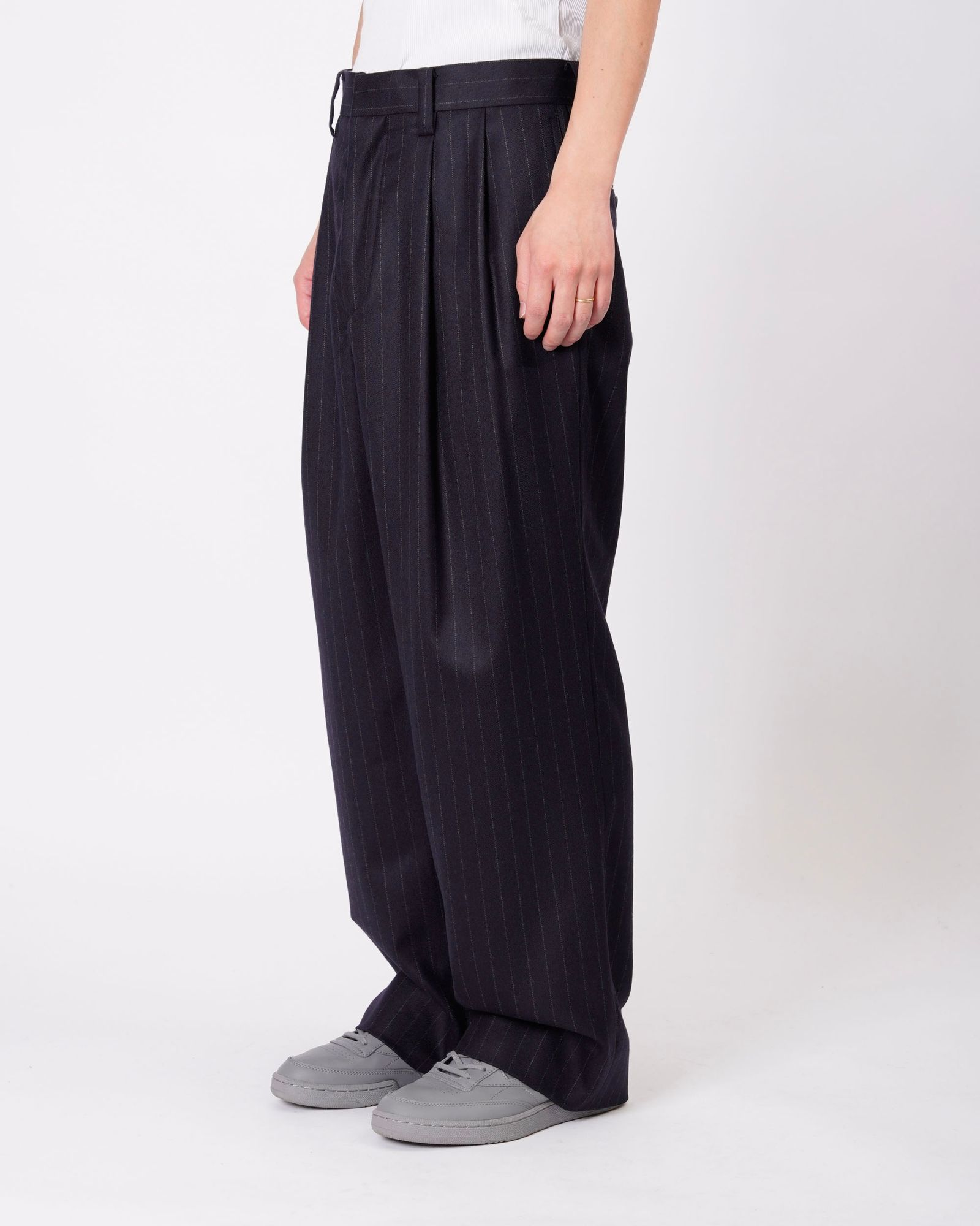 WOOL 2 TUCK TROUSERS（NAVY STRIPE）