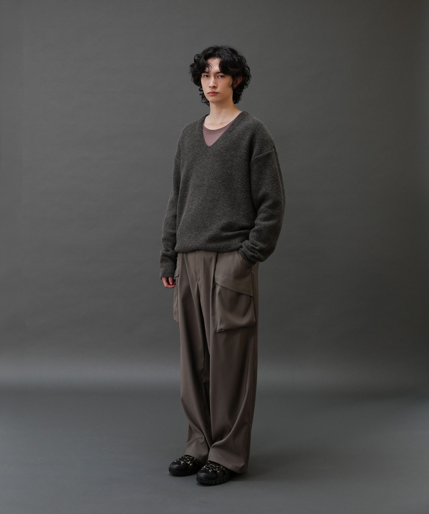 Current V-Neck Knit（Basalt）