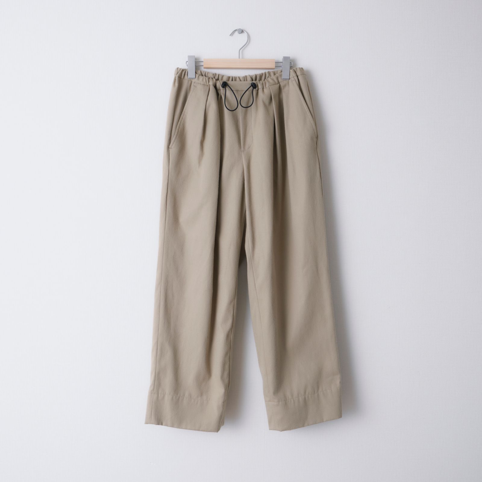 SILK SPINDLE PANTS（BEIGE）