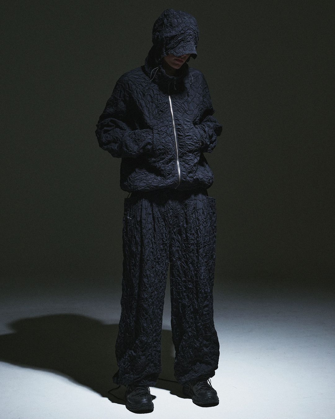 EMB.CODE SHELL HOODIE（BLACK）