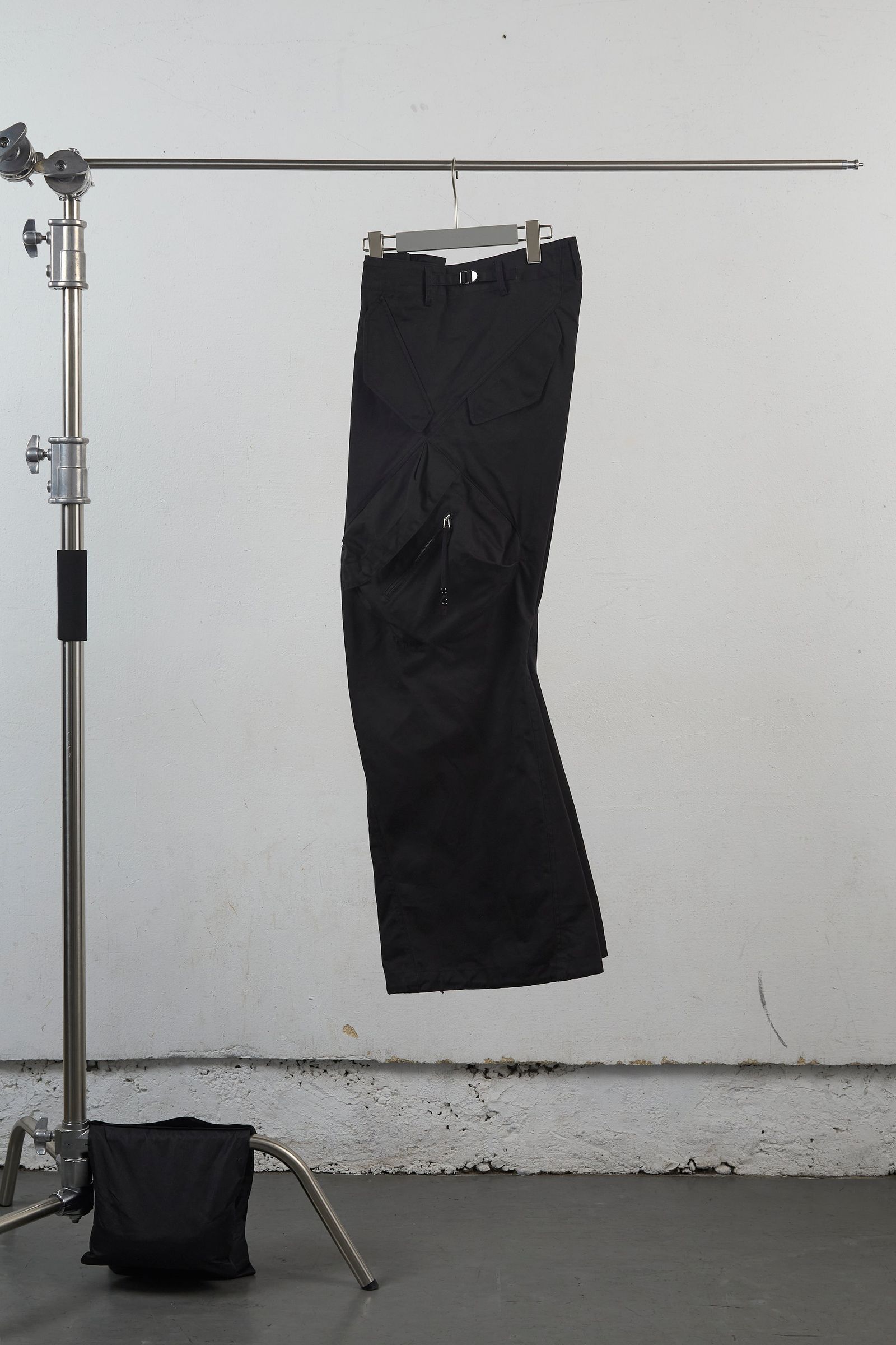NVRFRGT 3D TWISTED CARGO PANTS