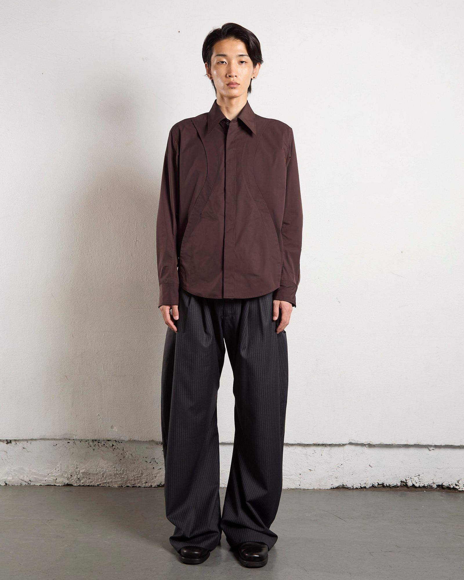 NVRFRGT(ネヴァーフォーゲット)PINSTRIPED 2TUCK CURVED LEG TROUSERS