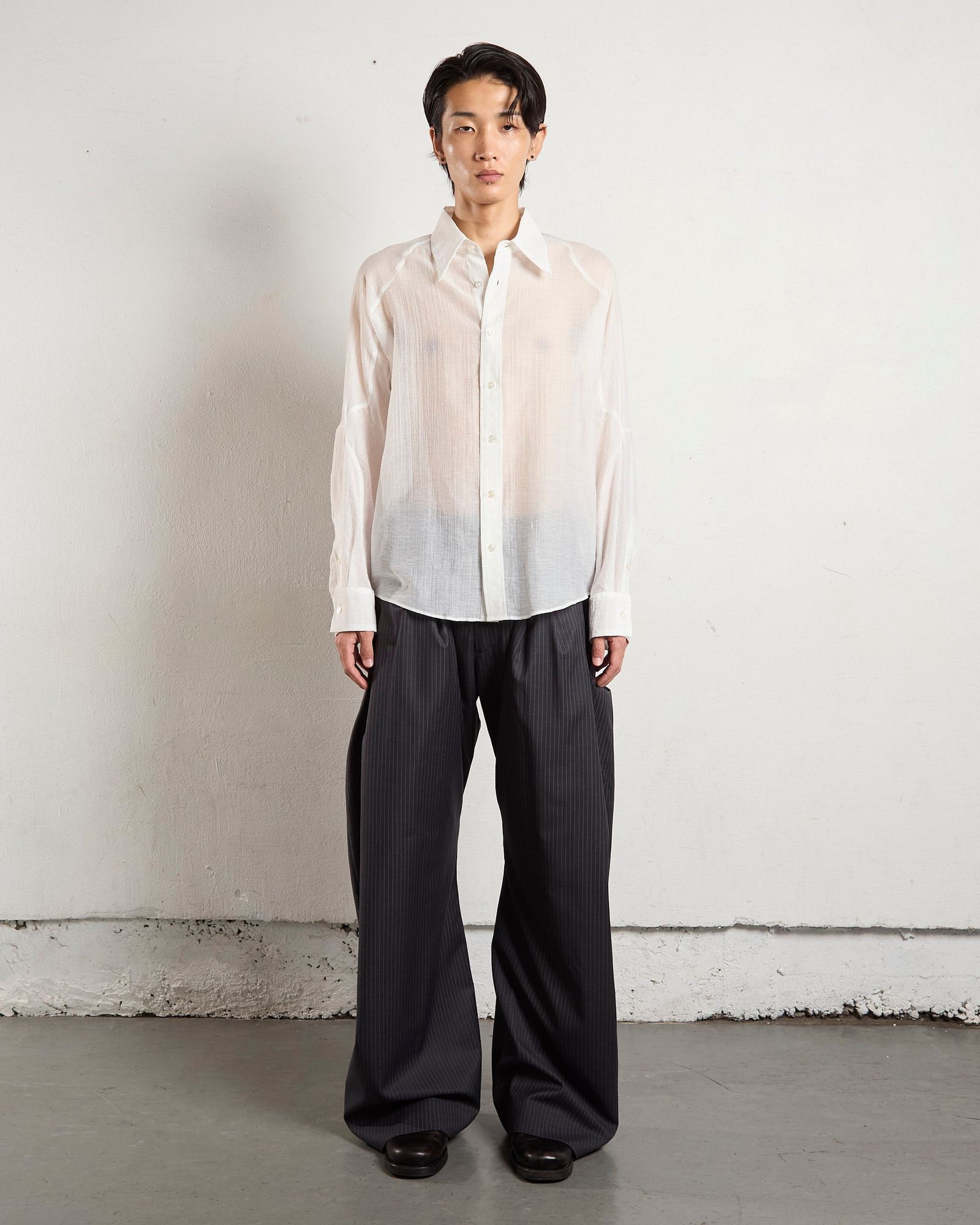 NVRFRGT(ネヴァーフォーゲット)PINSTRIPED 2TUCK CURVED LEG TROUSERS