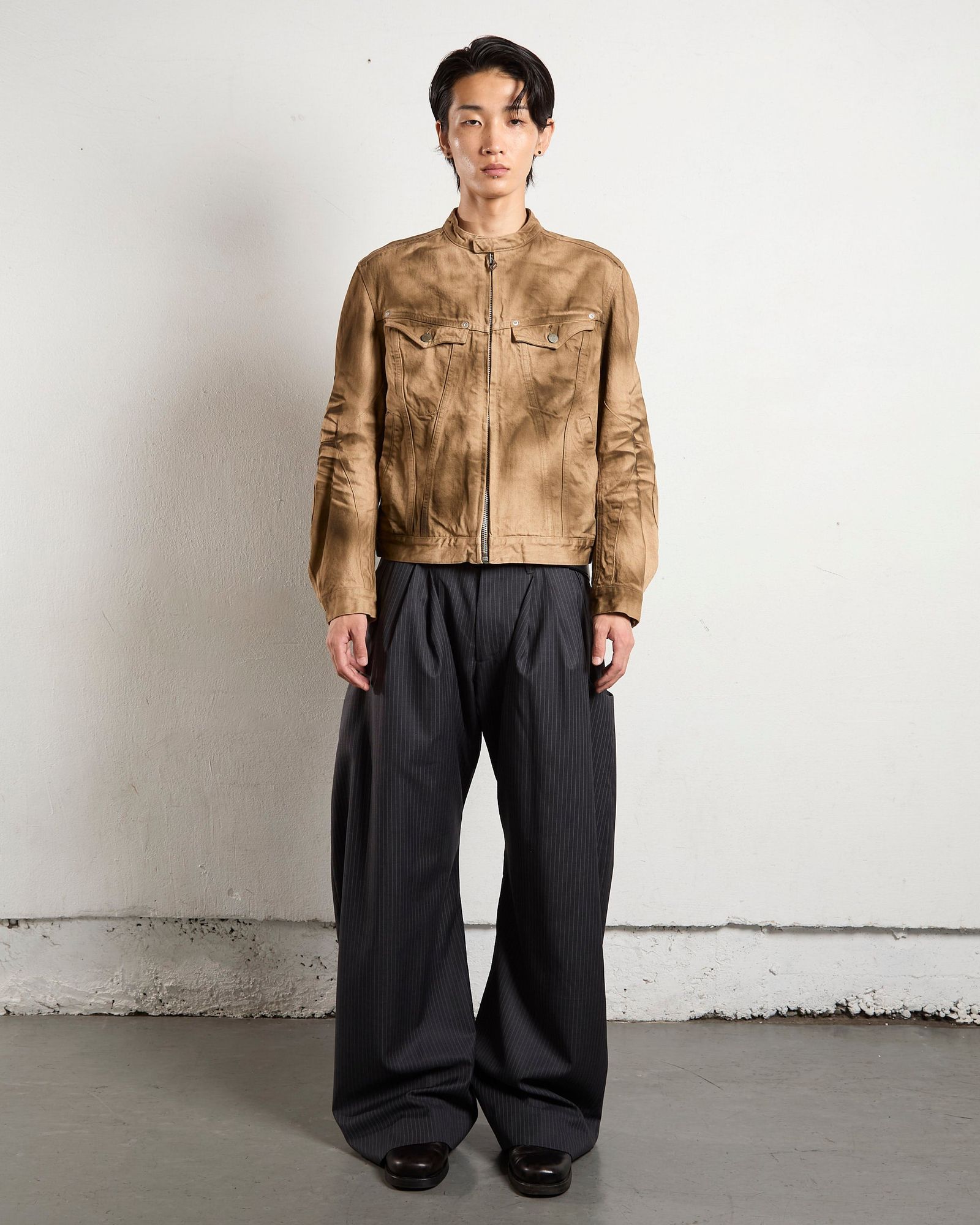 NVRFRGT(ネヴァーフォーゲット)PINSTRIPED 2TUCK CURVED LEG TROUSERS