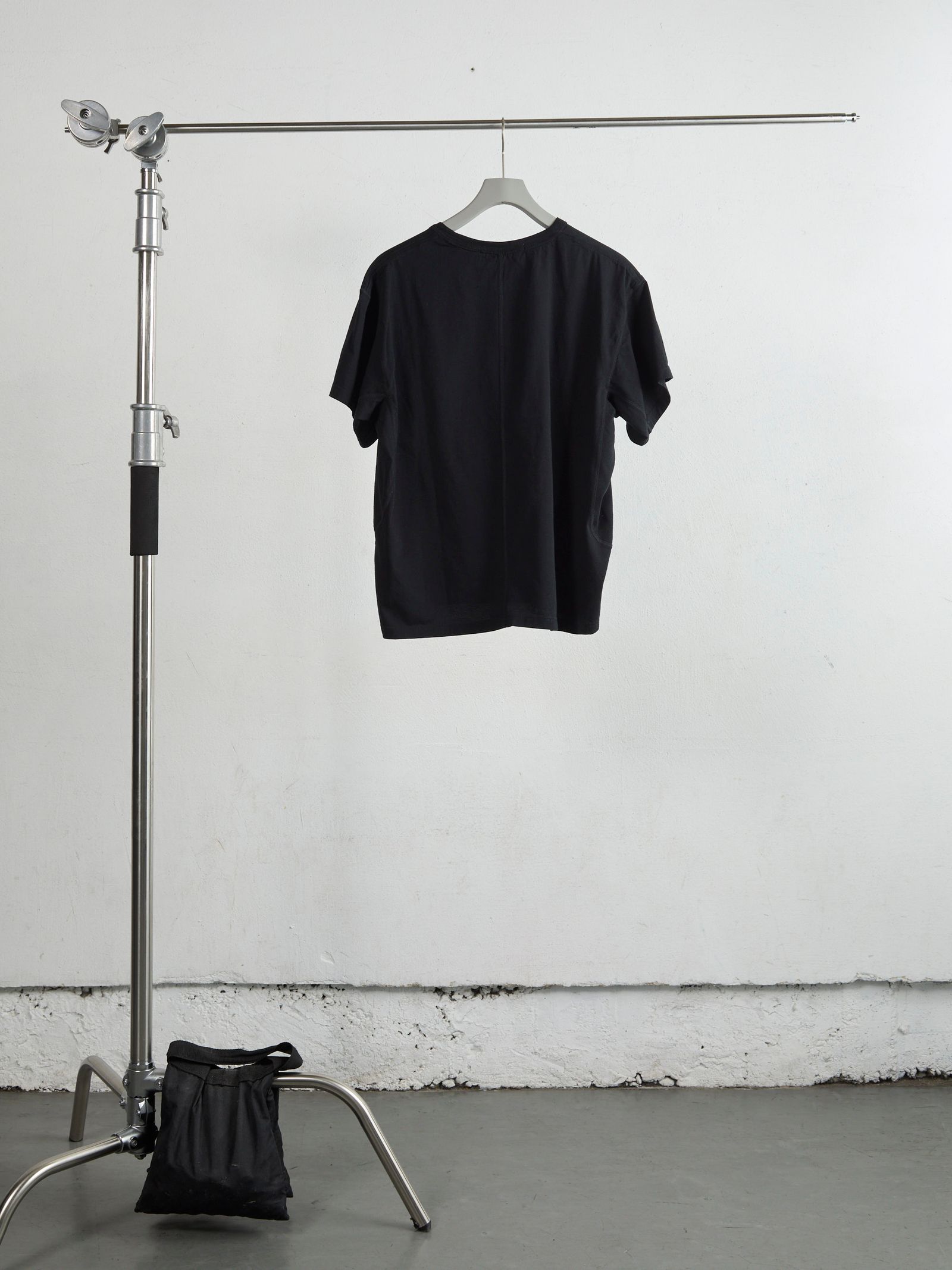 HALF SLEEVE T‑SHIRT（BLACK）