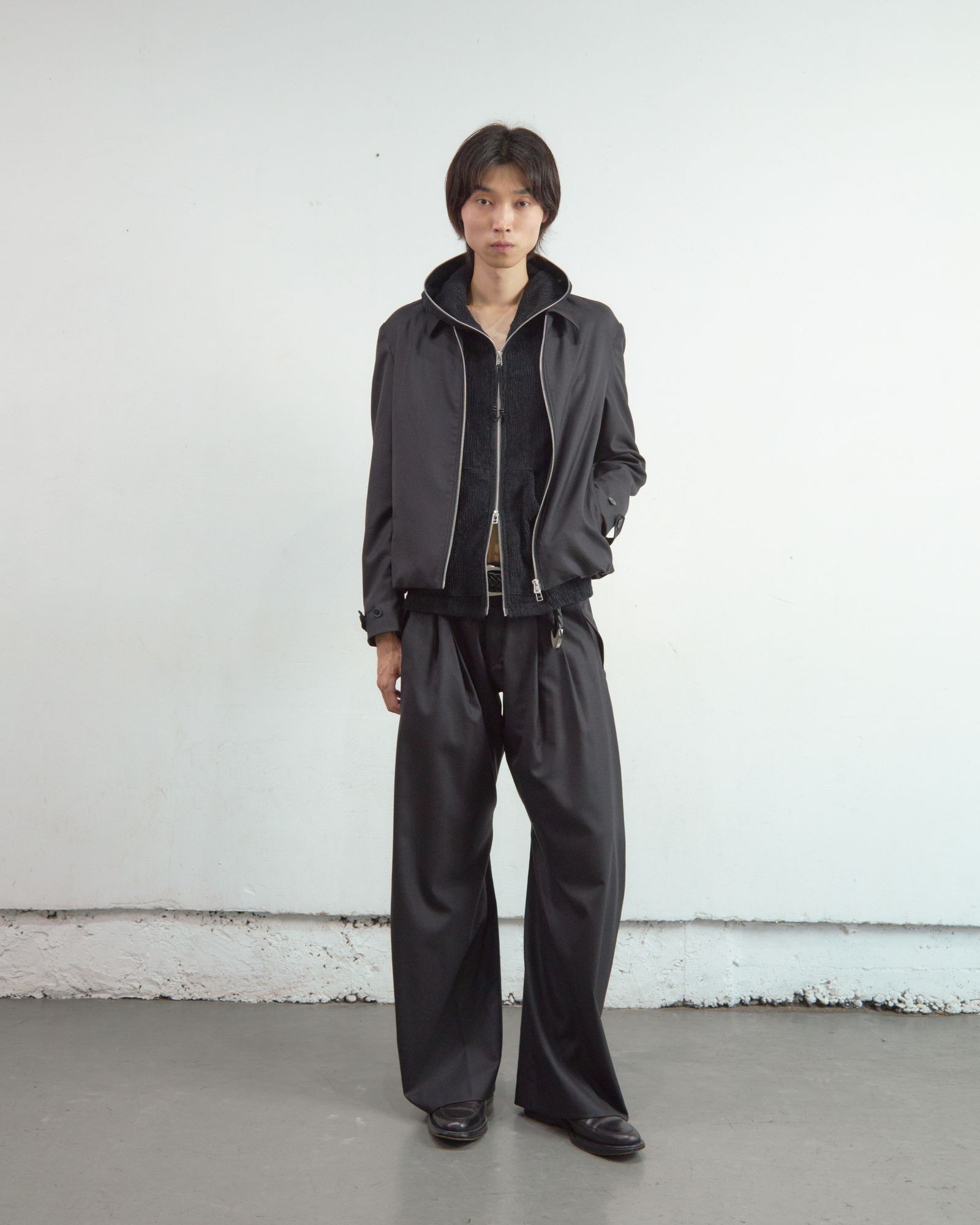 2TUCKED CURVED LEG TROUSERS（BLACK）