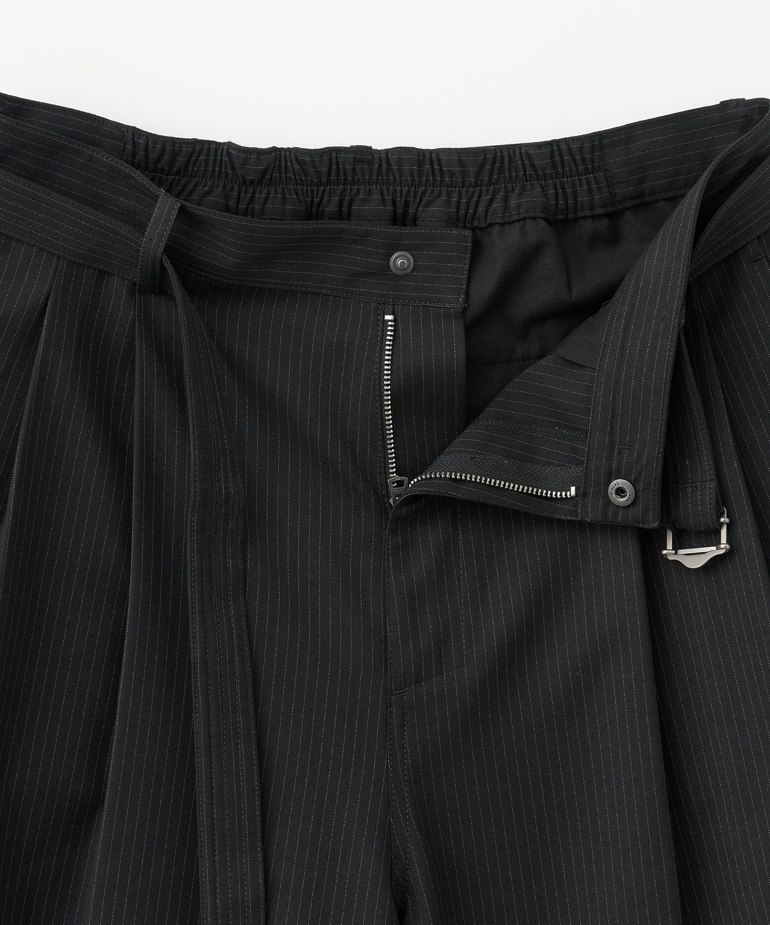 Hemingway Stripe Bermuda Pants（BLACK）