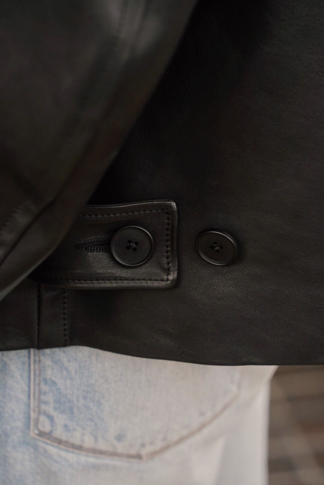 Blanc YM Leather Wide Elbow Coat / Black