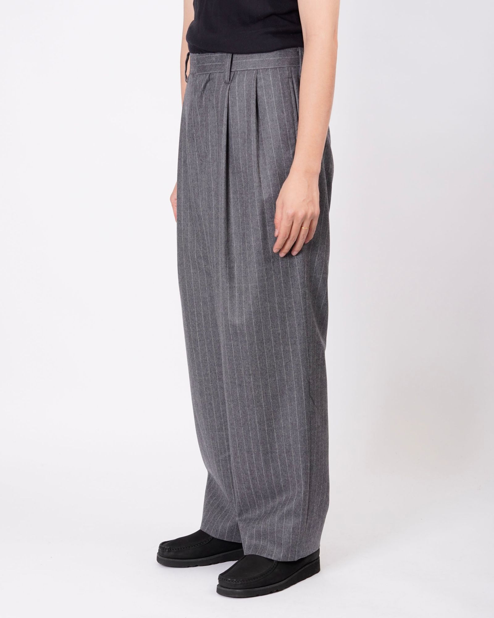 WOOL 2 TUCK TROUSERS（GRAY STRIPE）