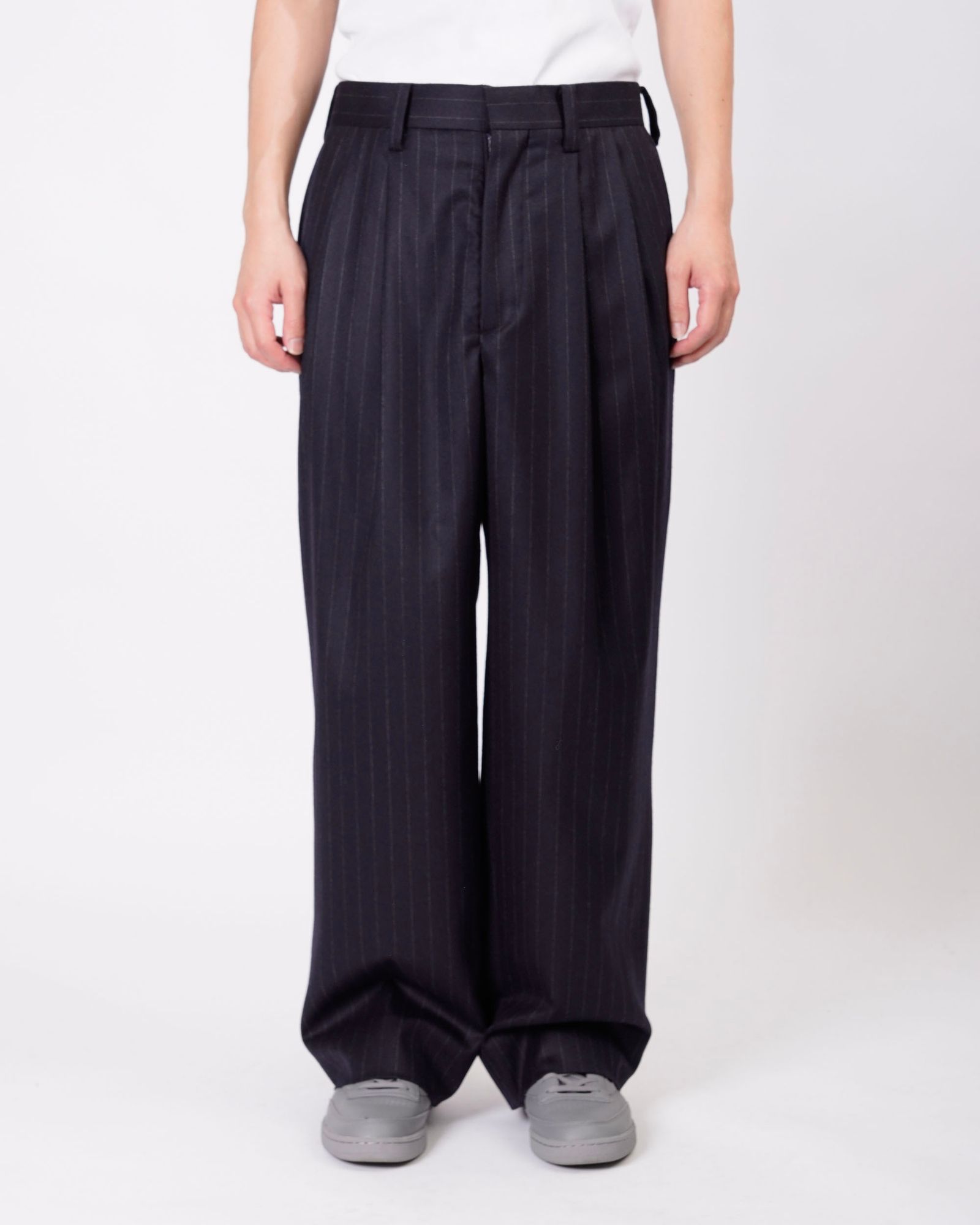 WOOL 2 TUCK TROUSERS（NAVY STRIPE）