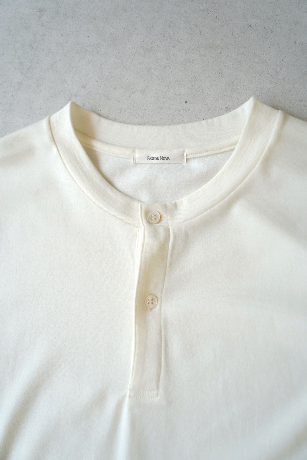 CALM HENRY NECK TEE （ECRU）