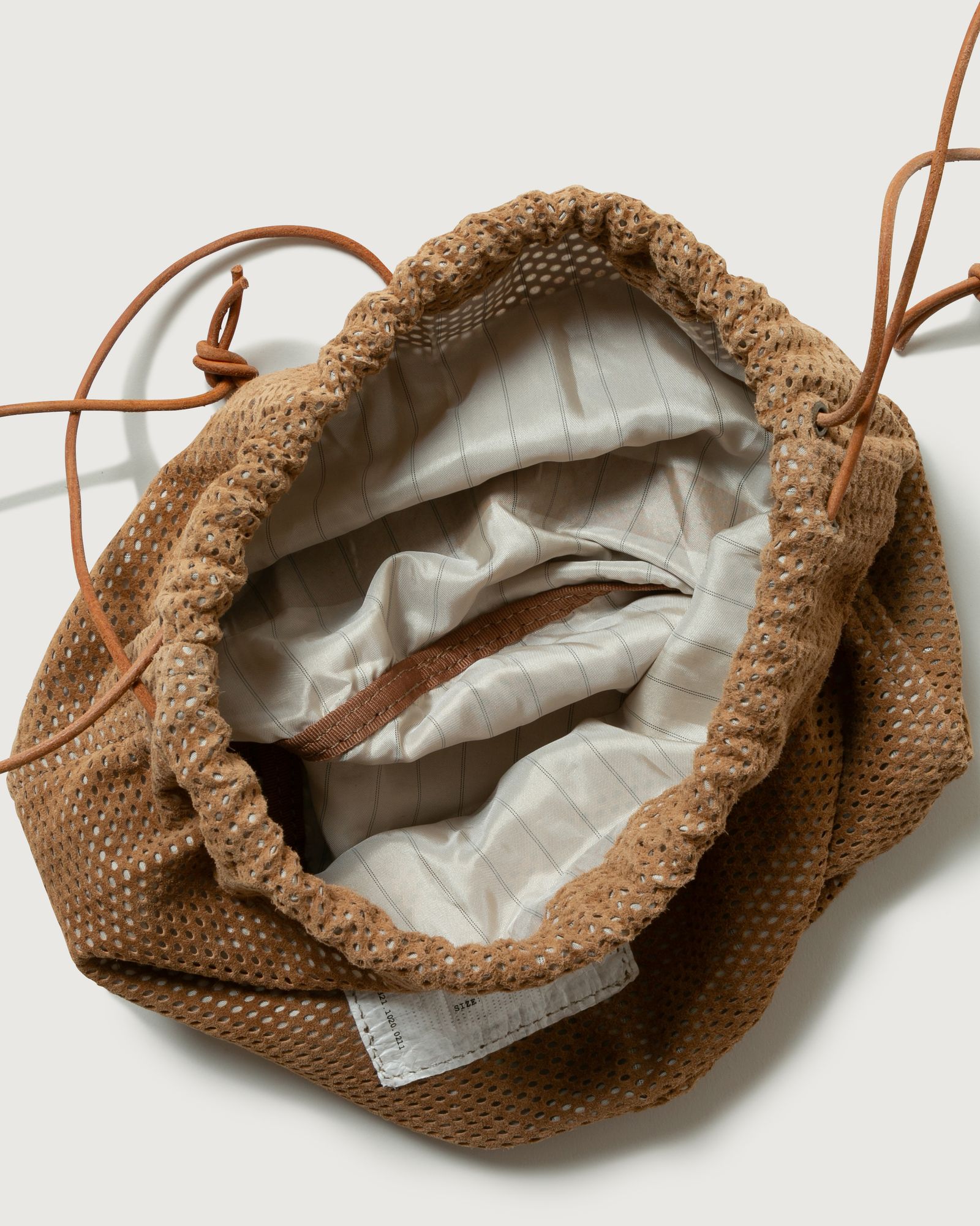 SUEDE CHINCH BAG(BEIGE)