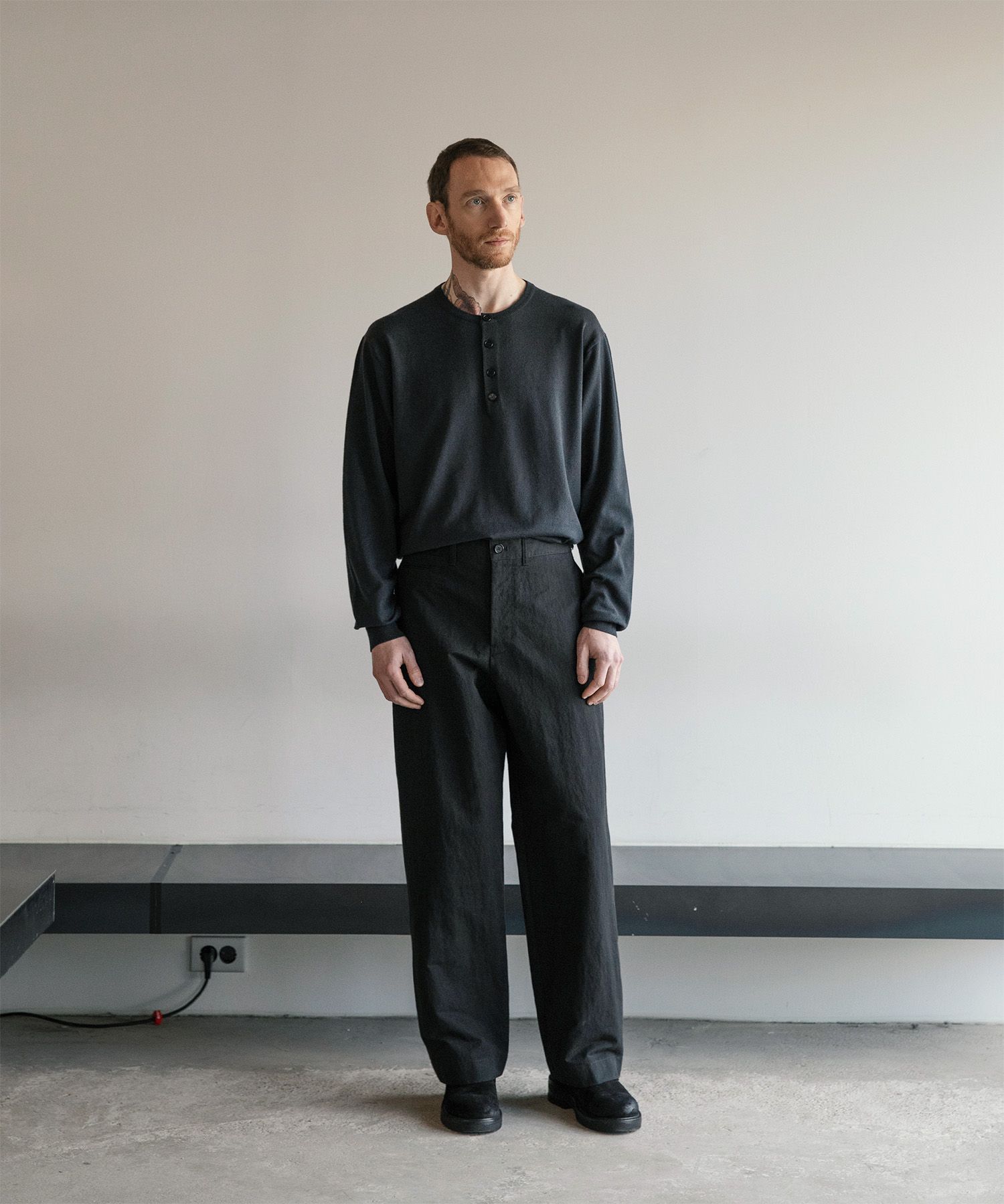 Officer Curved Chino Pants（BLACK）