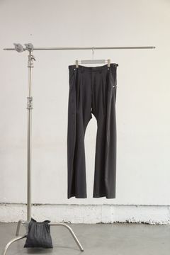 2TUCKED CURVED LEG TROUSERS（BLACK）