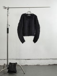 BRUSHED MOHAIR V-NECK SWEATER（BLACK）