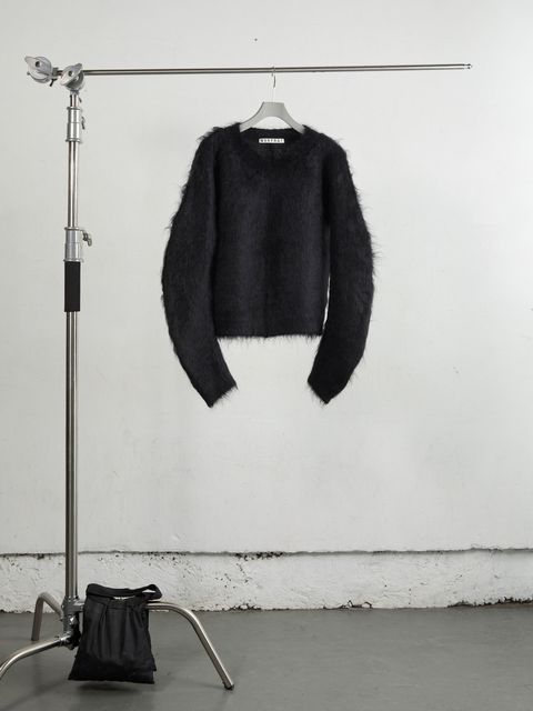 BRUSHED MOHAIR V-NECK SWEATER（BLACK）