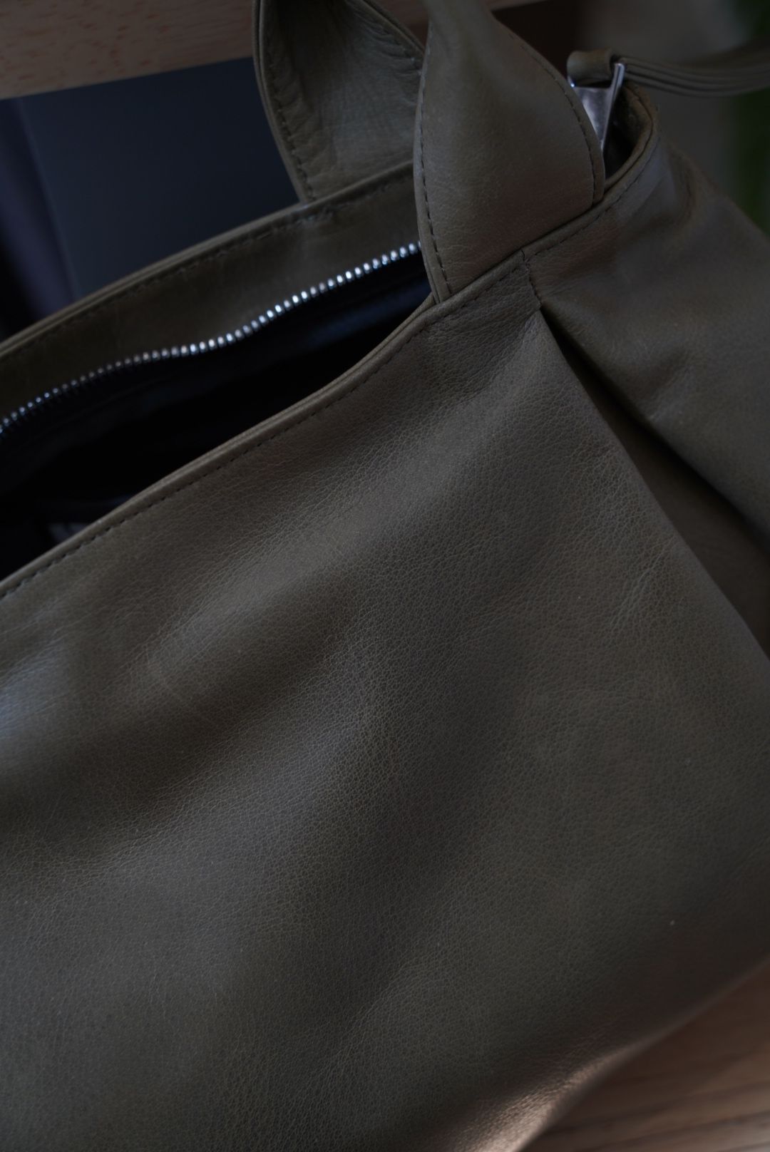 OLIVE LEATHER MINI OFFICE TOTE（OLIVE）