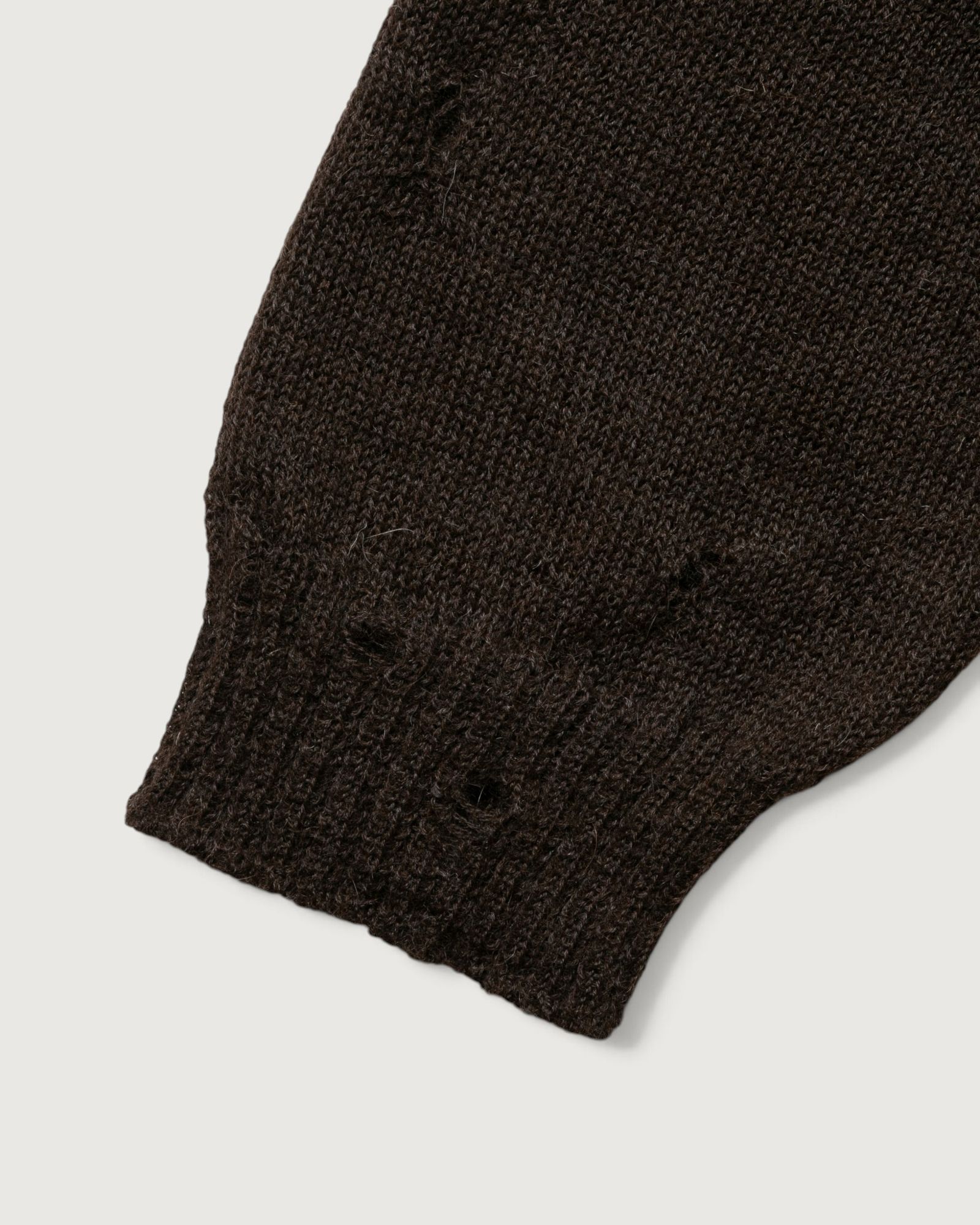 TURTLENECK SWEATER（BROWN）
