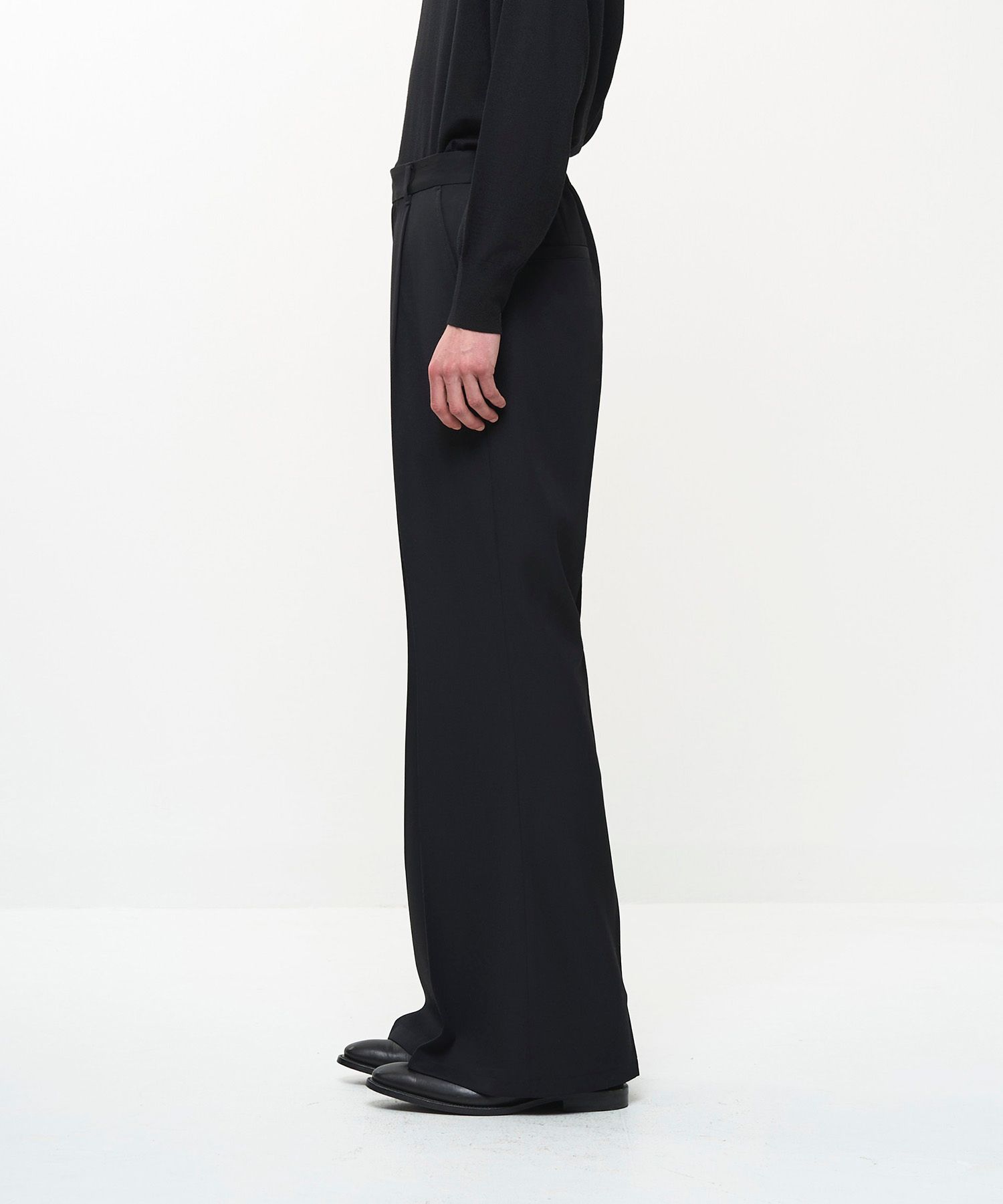 FLUID FLARE PANTS（BLACK）