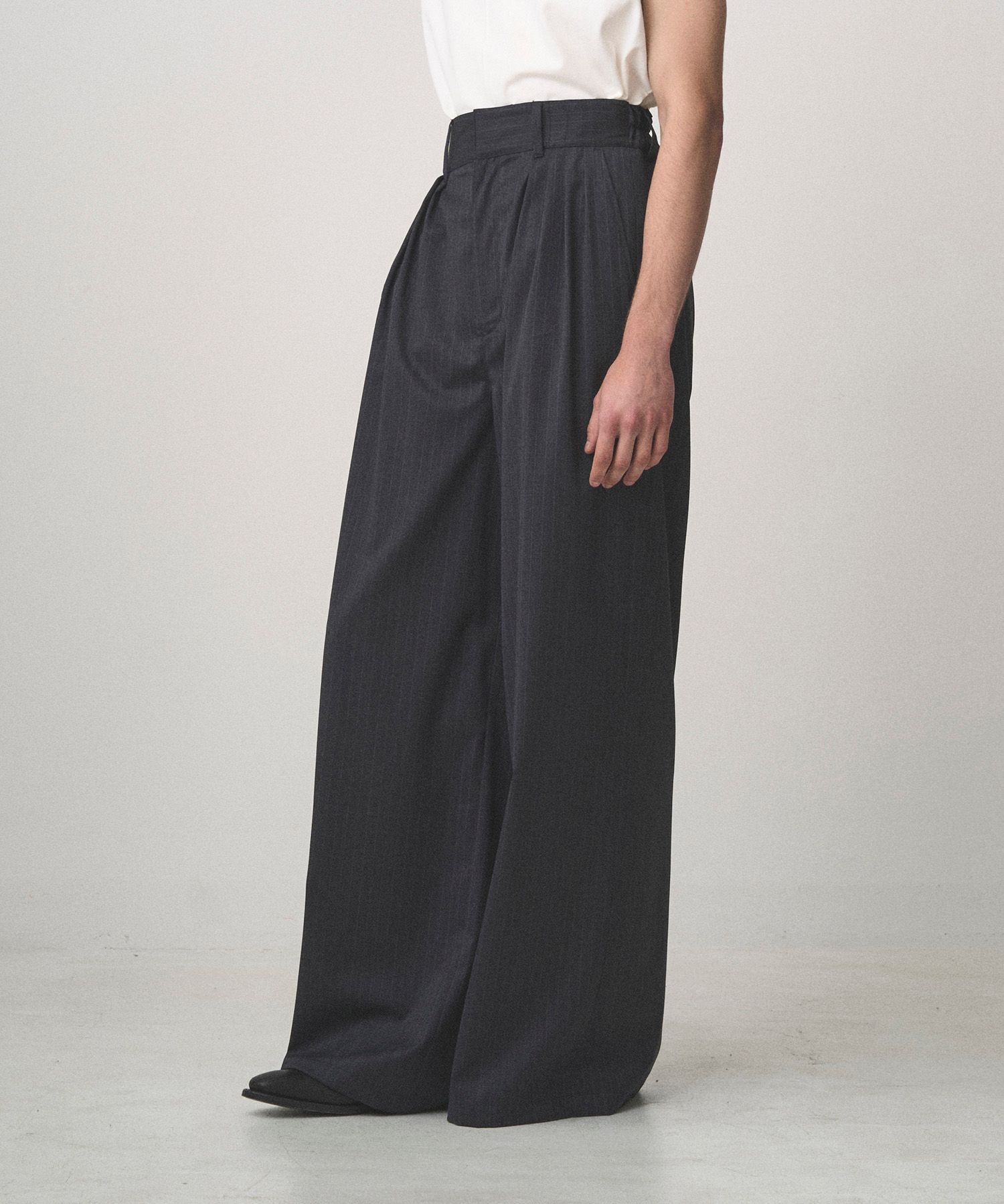 EXTREME WIDE PINSTRIPE PANTS（CHARCOAL）