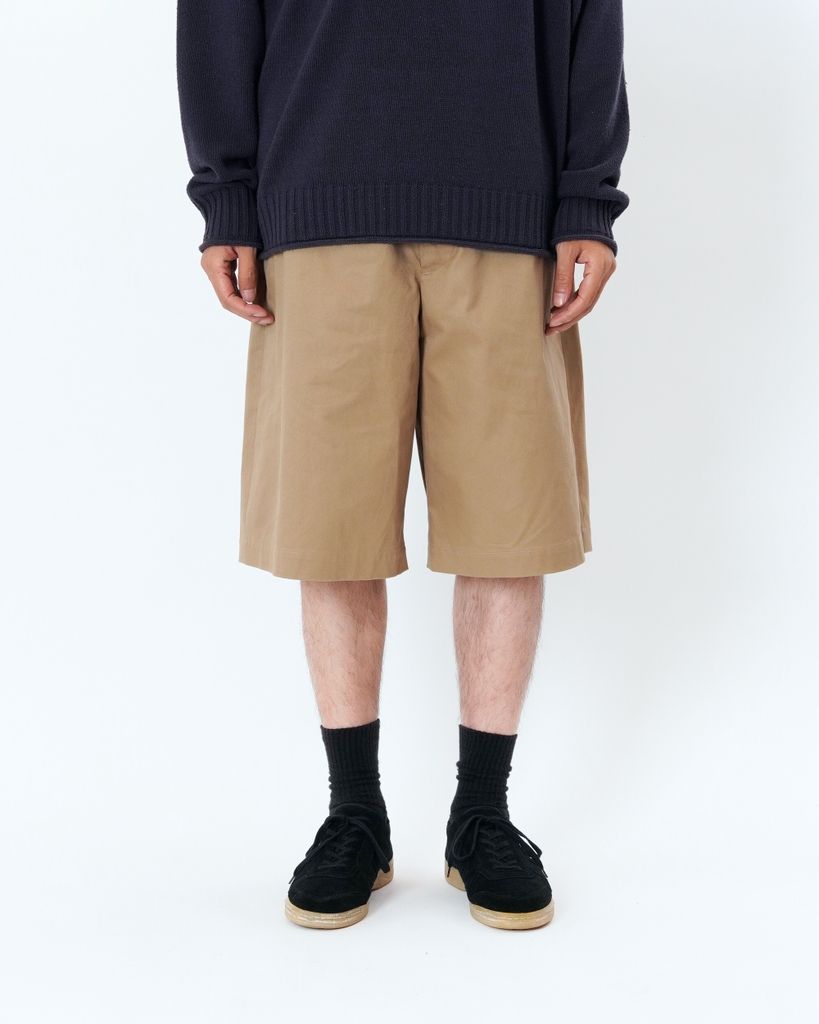 NO TUCK CHINO SHORTS（CAMEL）