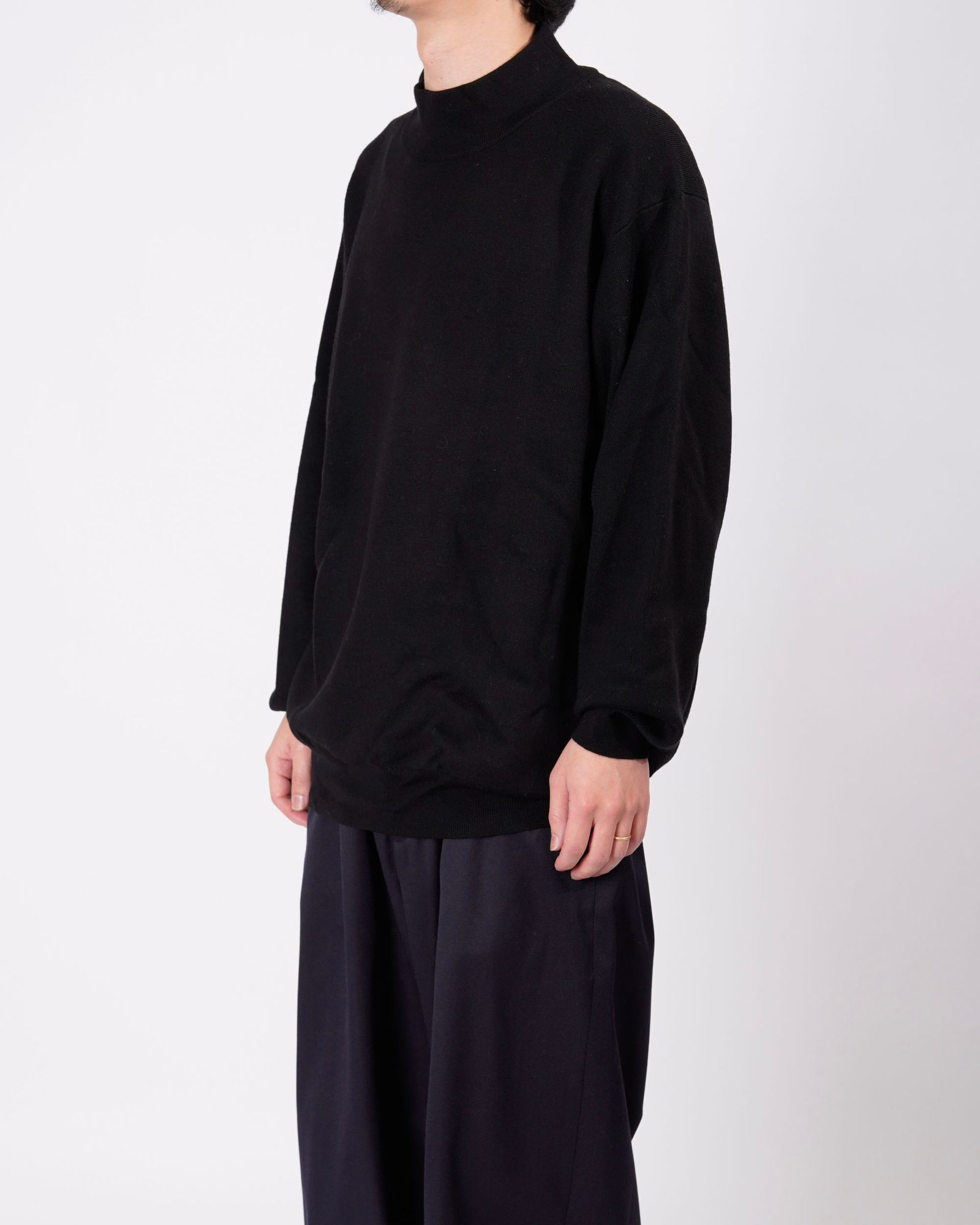 HIGH GAUGE CREW NECK KNIT（BLACK）