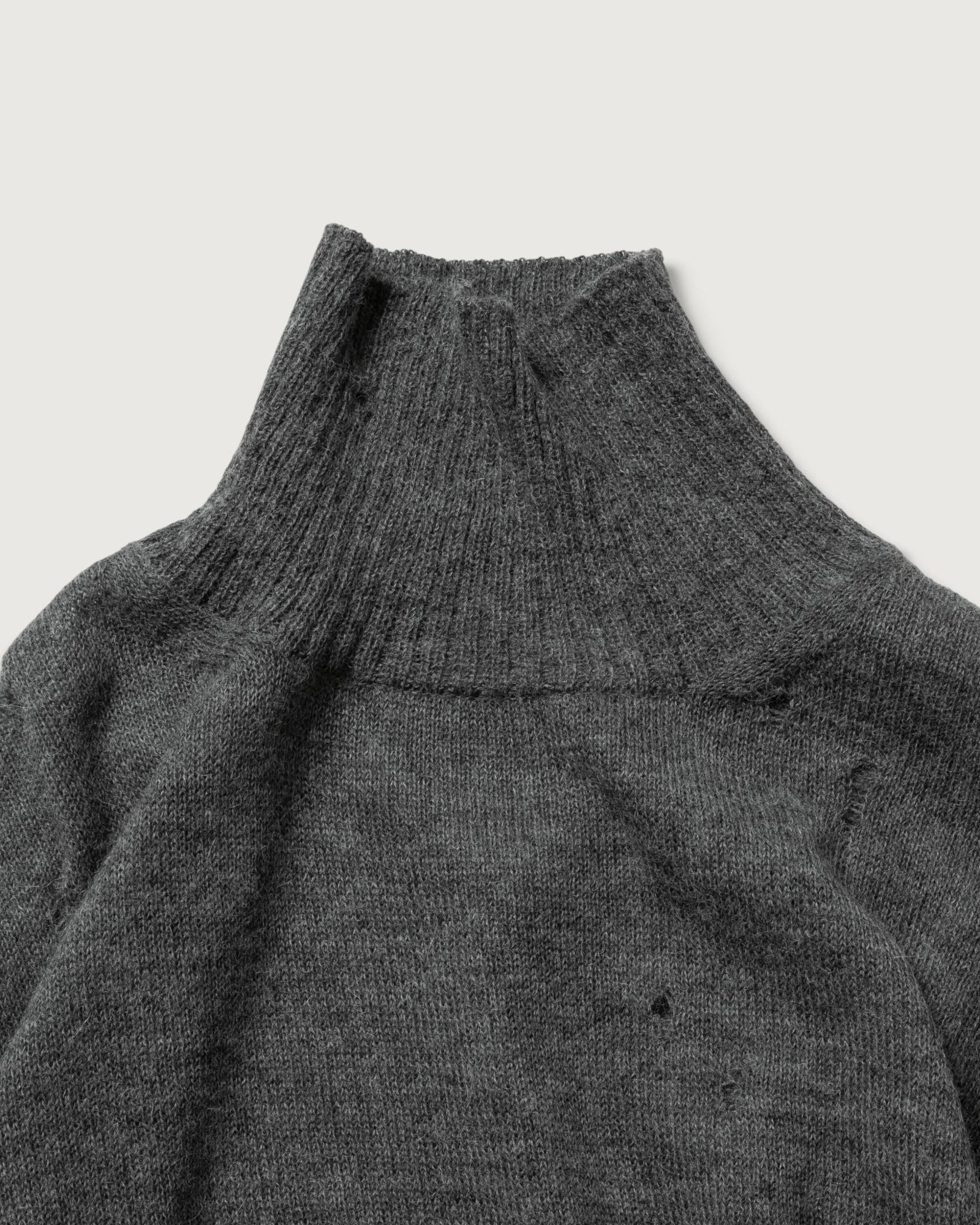 TURTLENECK SWEATER（GRAY）