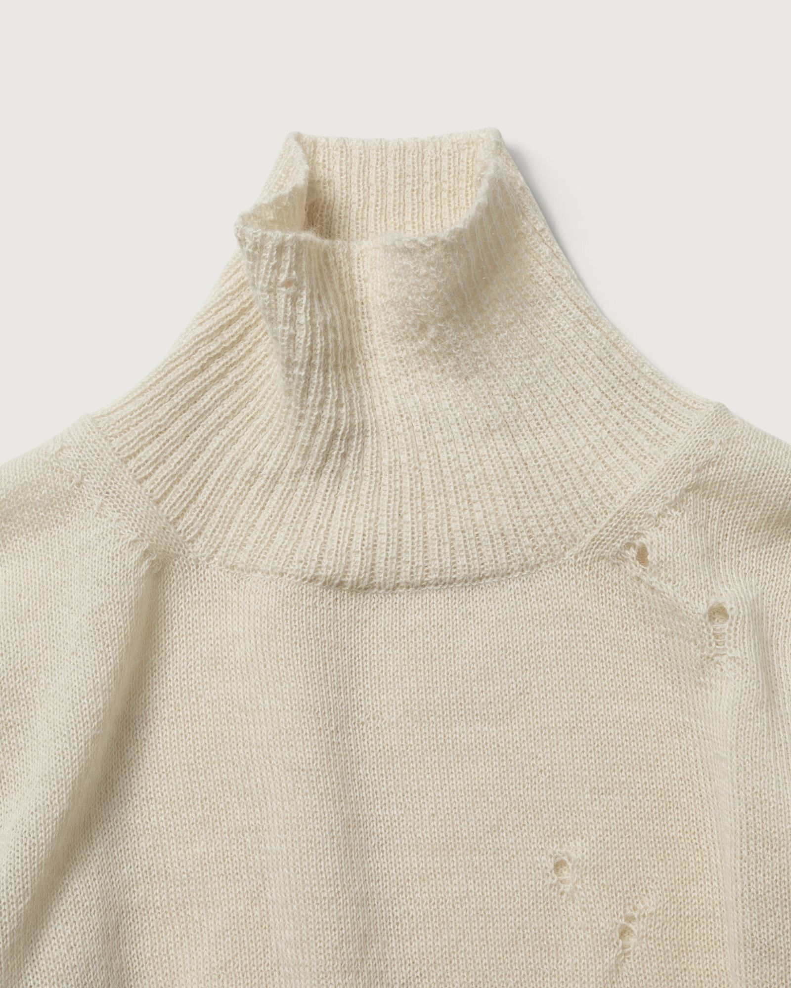 TURTLENECK SWEATER（NATURAL）