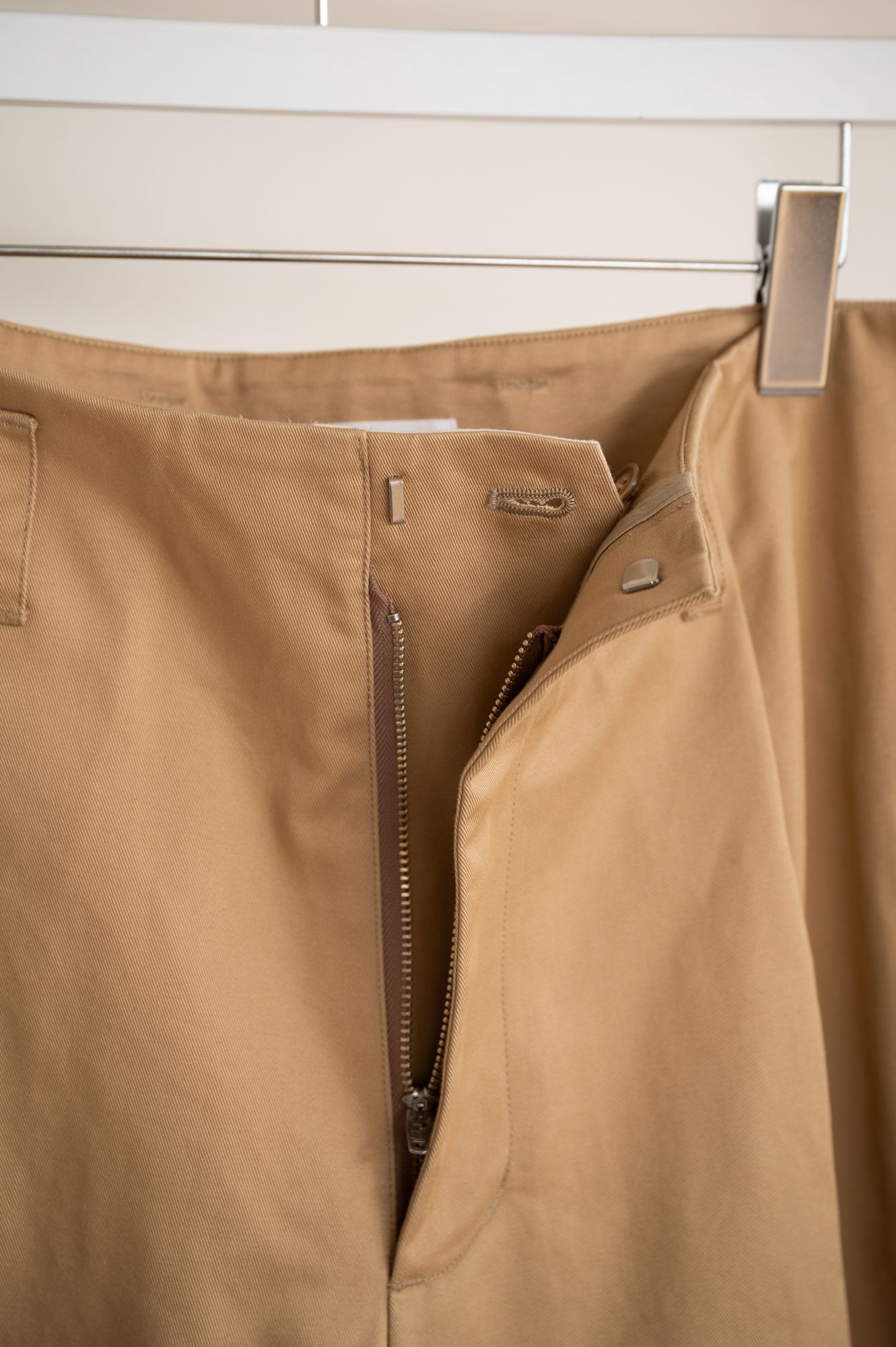 TUCK WIDE TROUSERS（BEIGE）