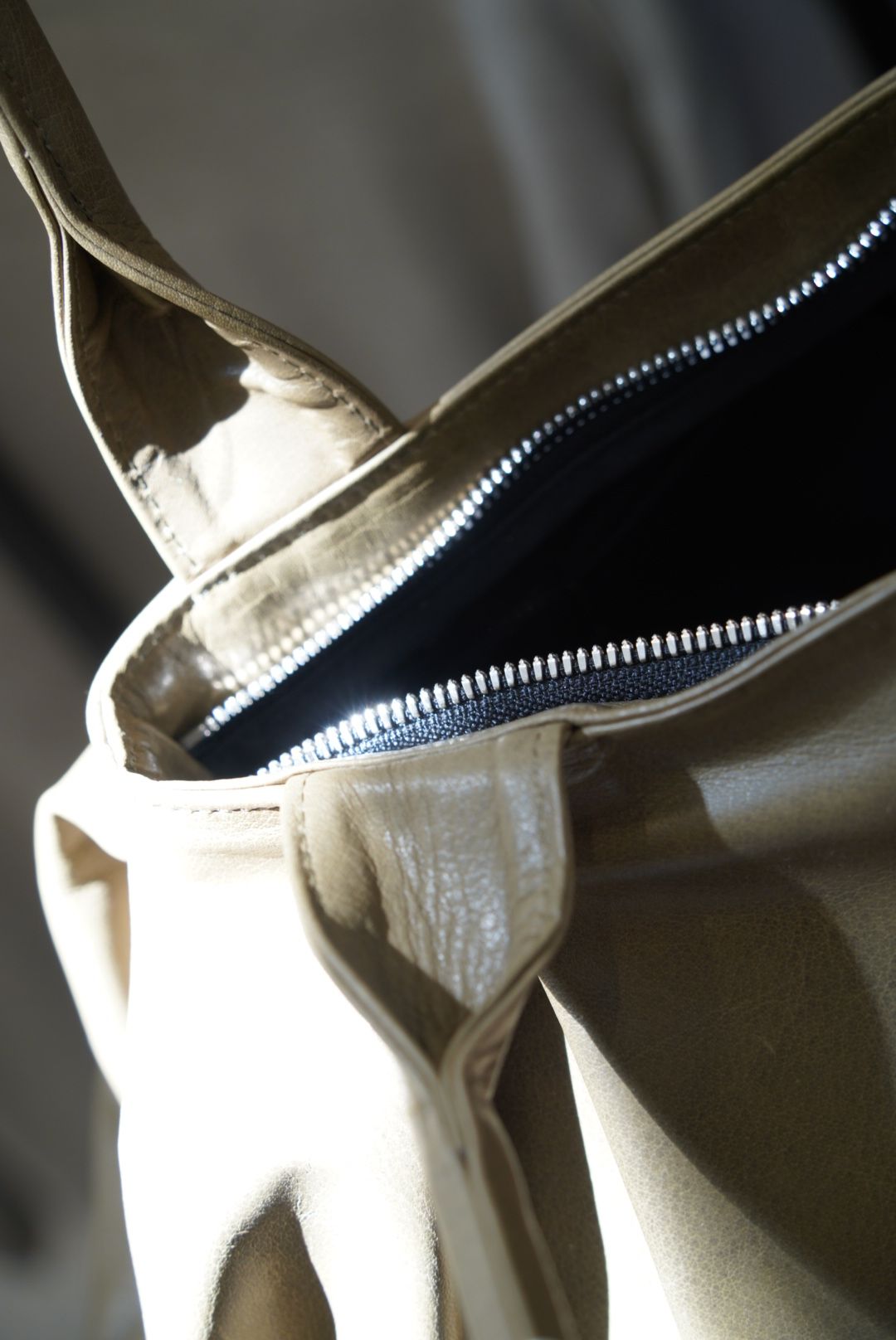 OLIVE LEATHER MINI OFFICE TOTE（OLIVE）