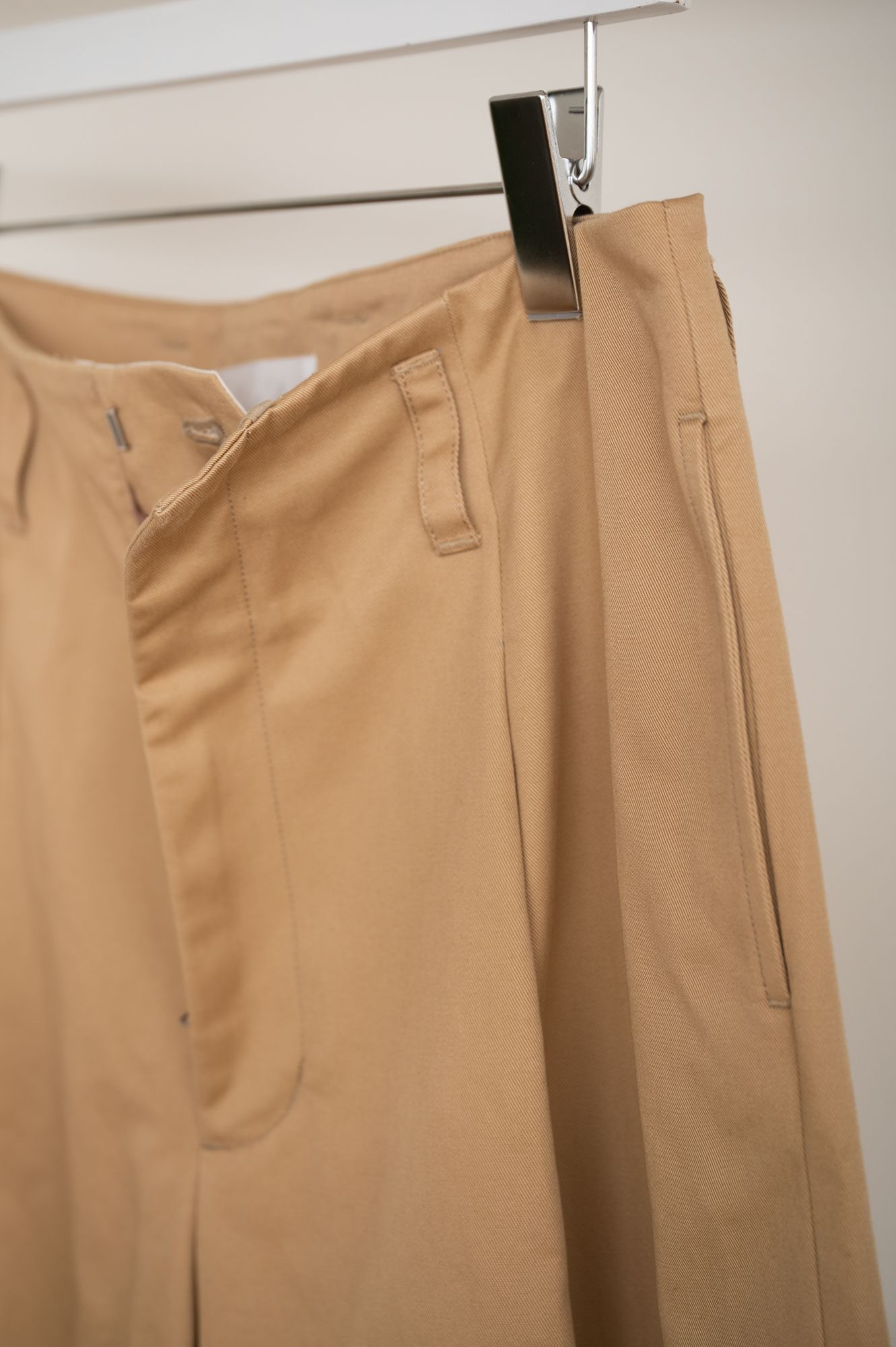 TUCK WIDE TROUSERS（BEIGE）