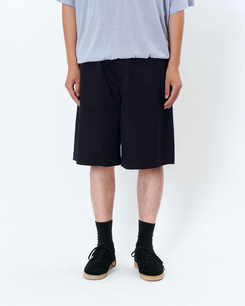 NO TUCK CHINO SHORTS（NAVY）