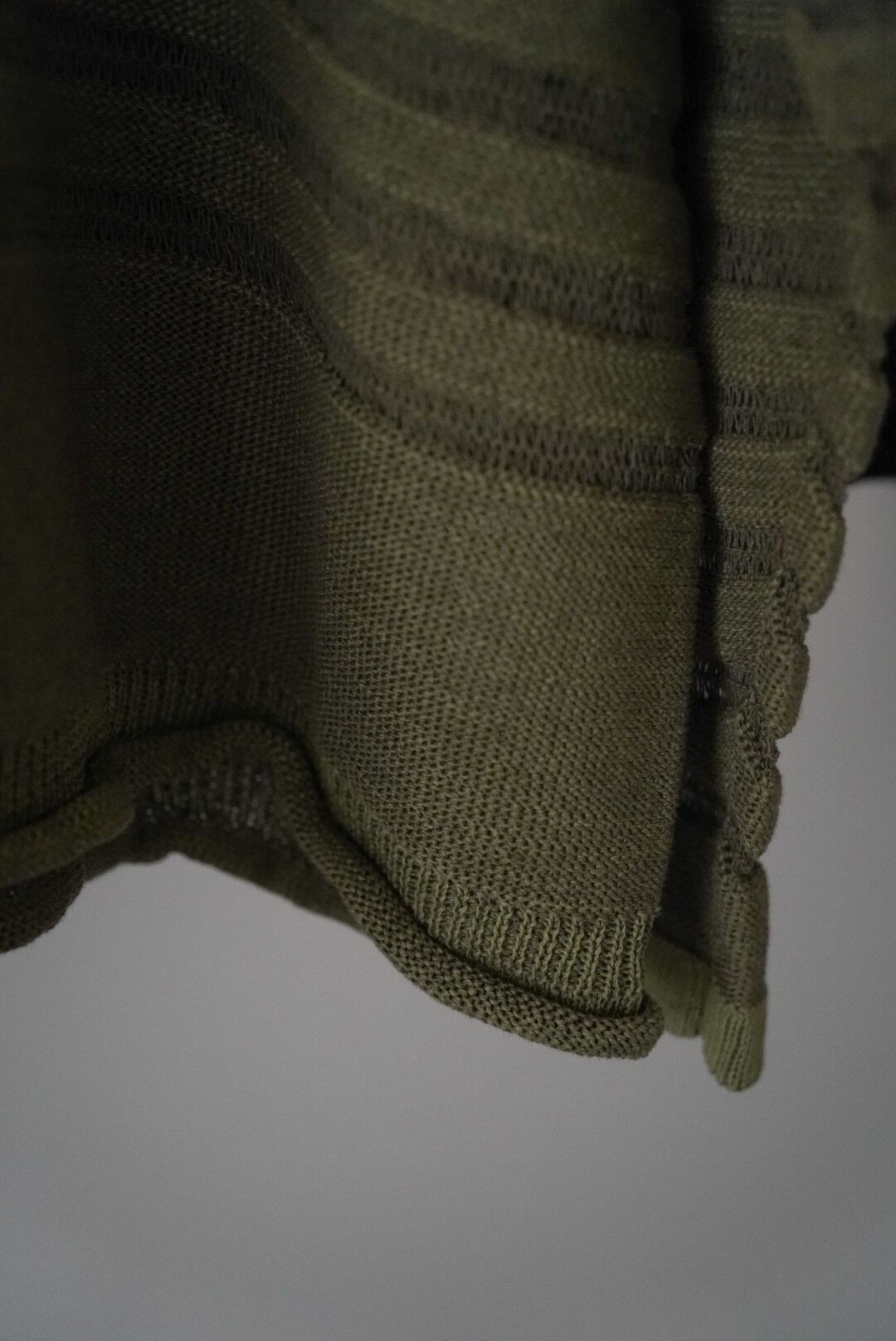 PANEL BORDER SWEATER（KHAKI）