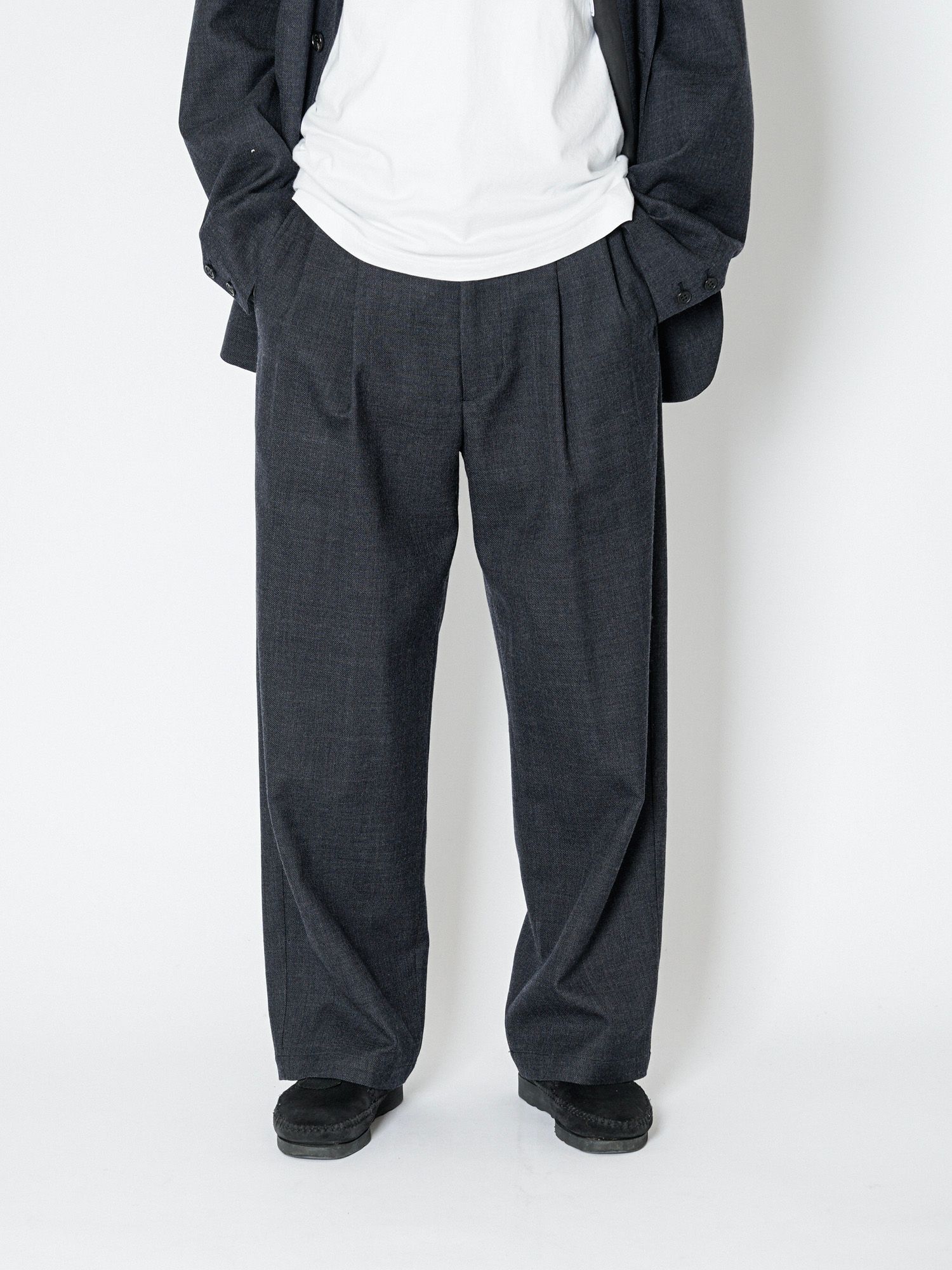 WOOL COTTON 2 TUCK TROUSERS（CHARCOAL）
