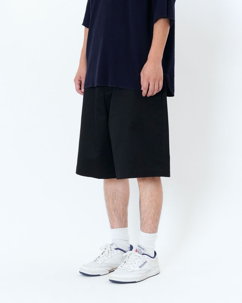 NO TUCK CHINO SHORTS（BLACK）