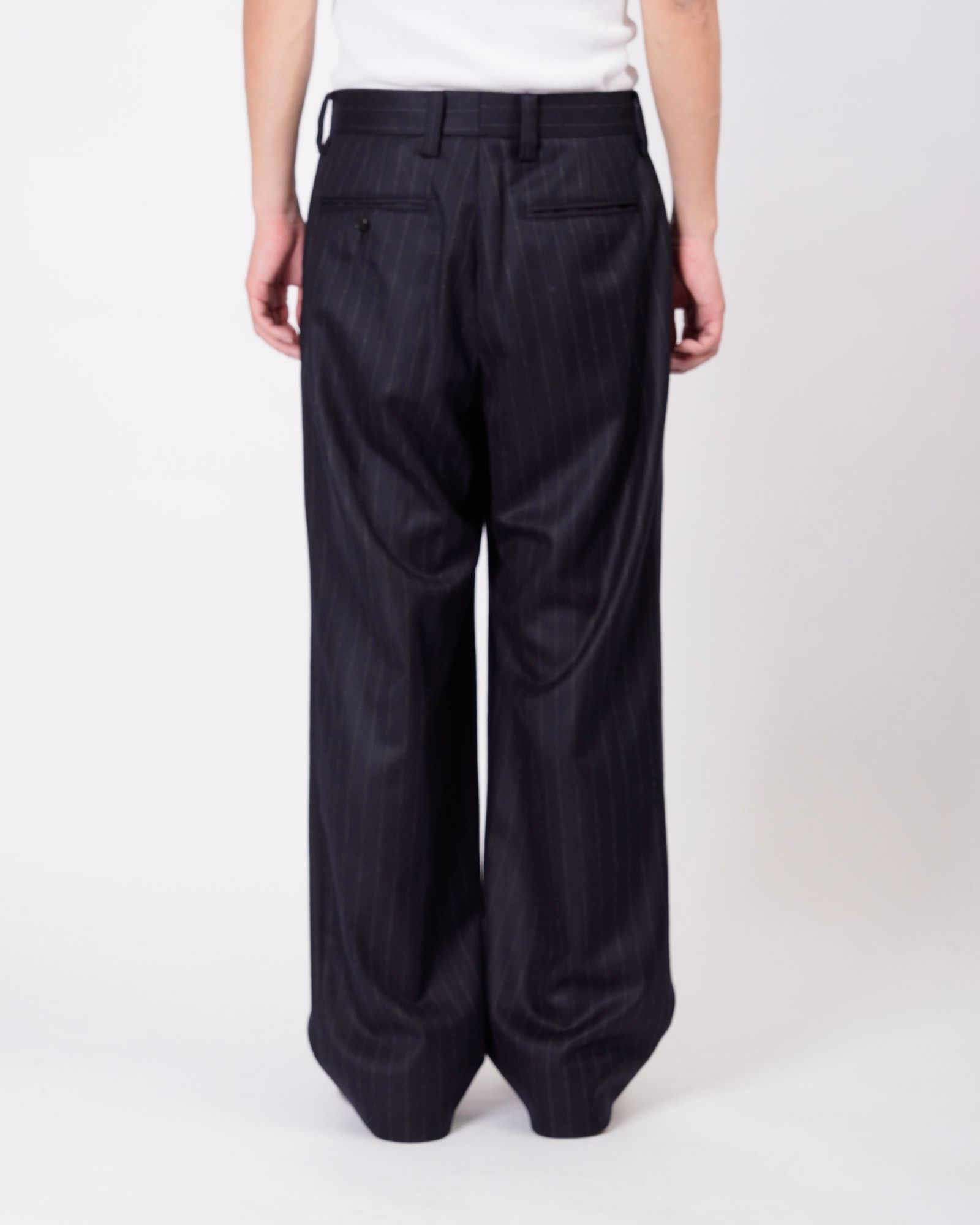 WOOL 2 TUCK TROUSERS（NAVY STRIPE）