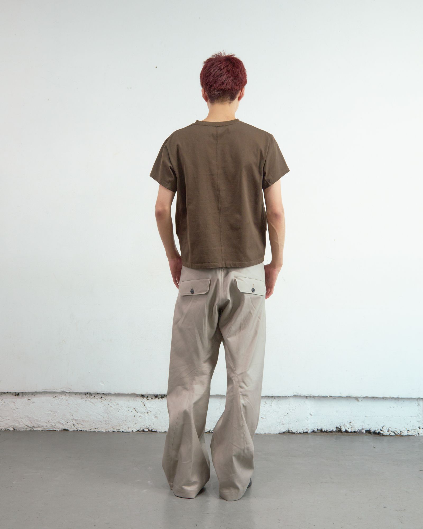 PANELLED V-NECK HALF SLEEVE T-SHIRT（BROWN）