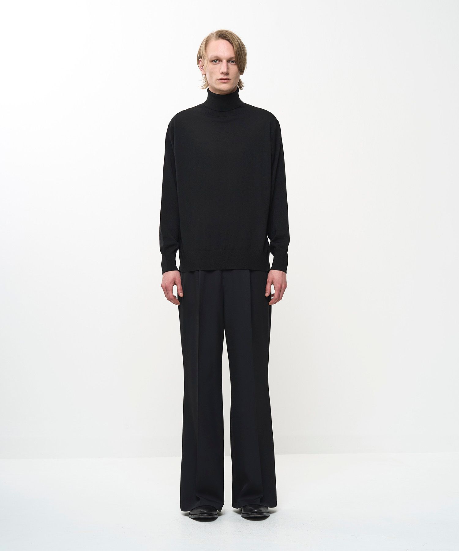 STRUCTURED TURTLENECK KNIT（BLACK）