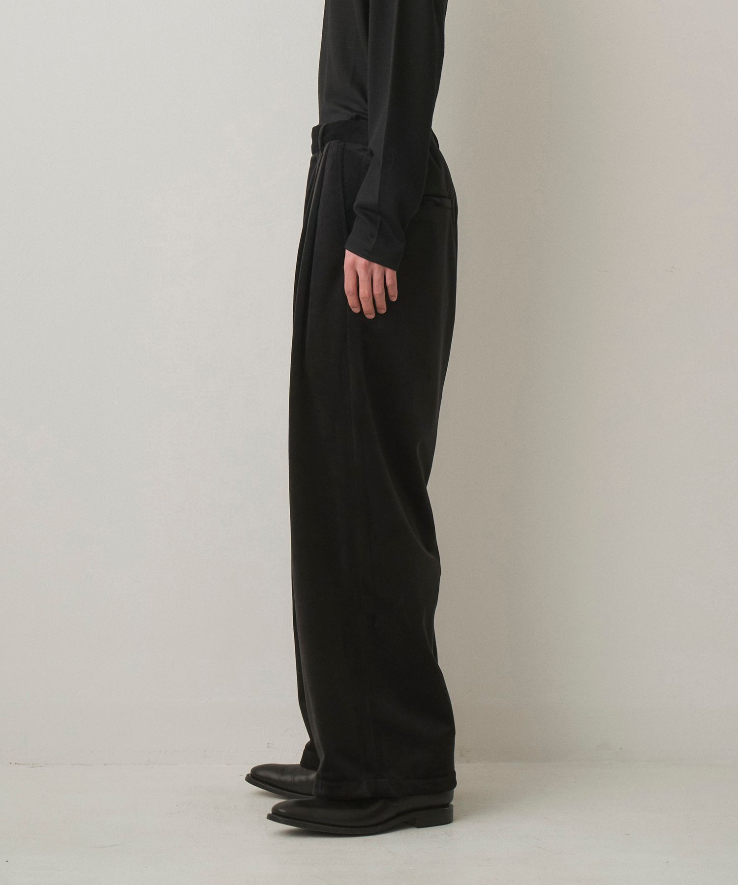 LUSTROUS CORDUROY WIDE PANTS（BLACK）