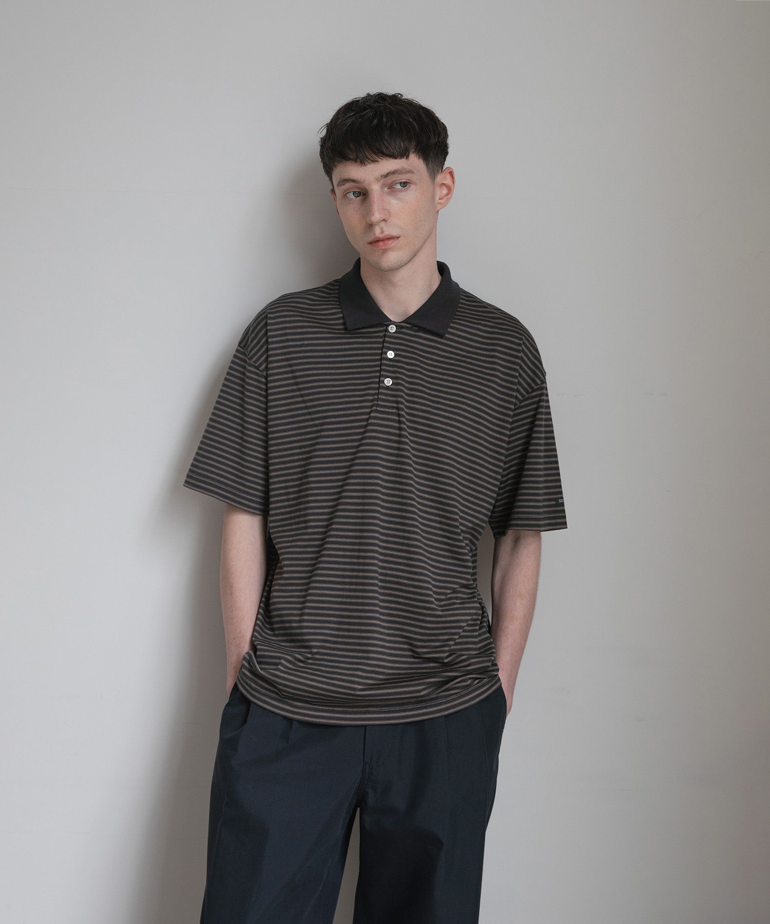Brief Stripe Short Sleeve TEE（CHARCOAL）
