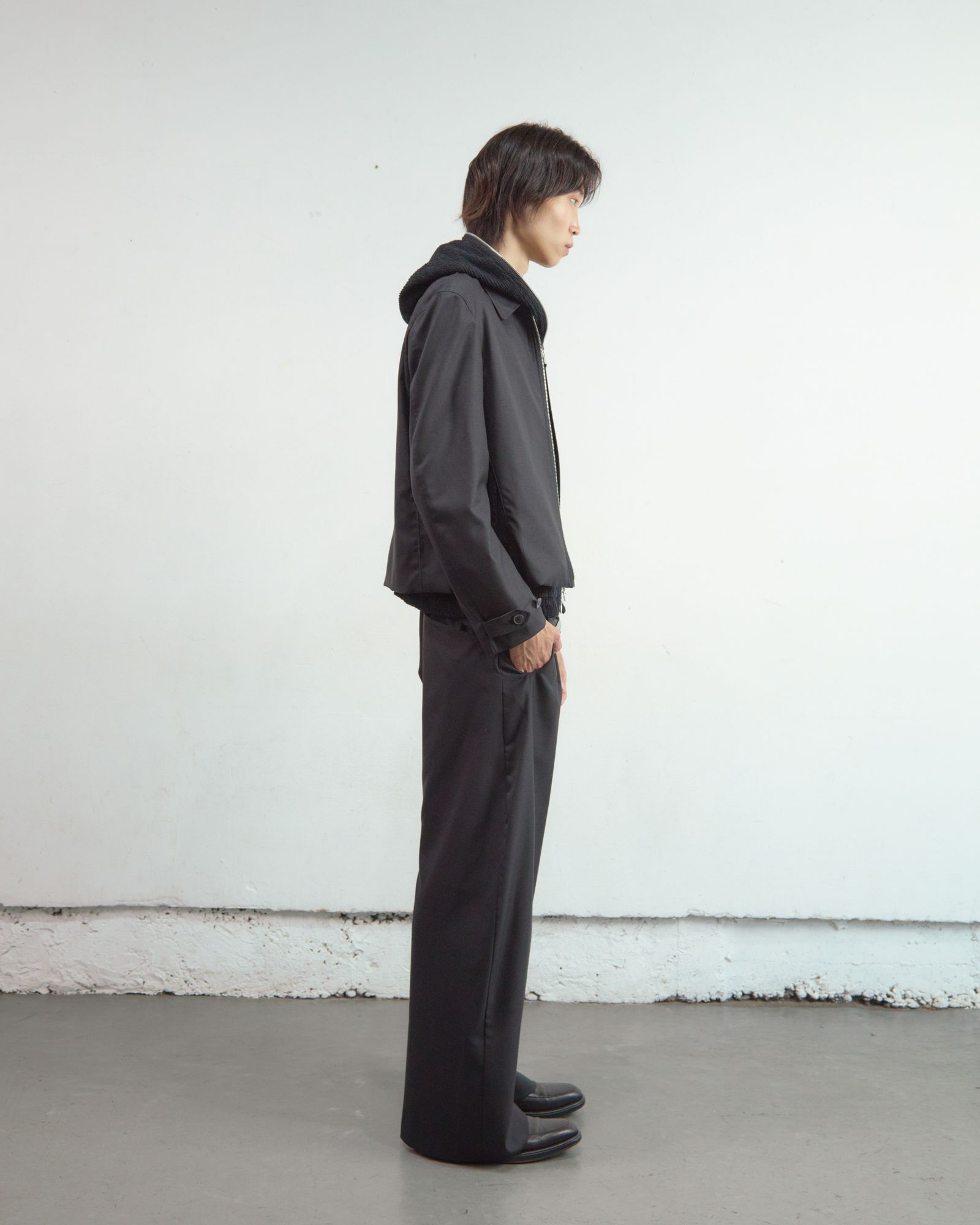 2TUCKED CURVED LEG TROUSERS（BLACK）