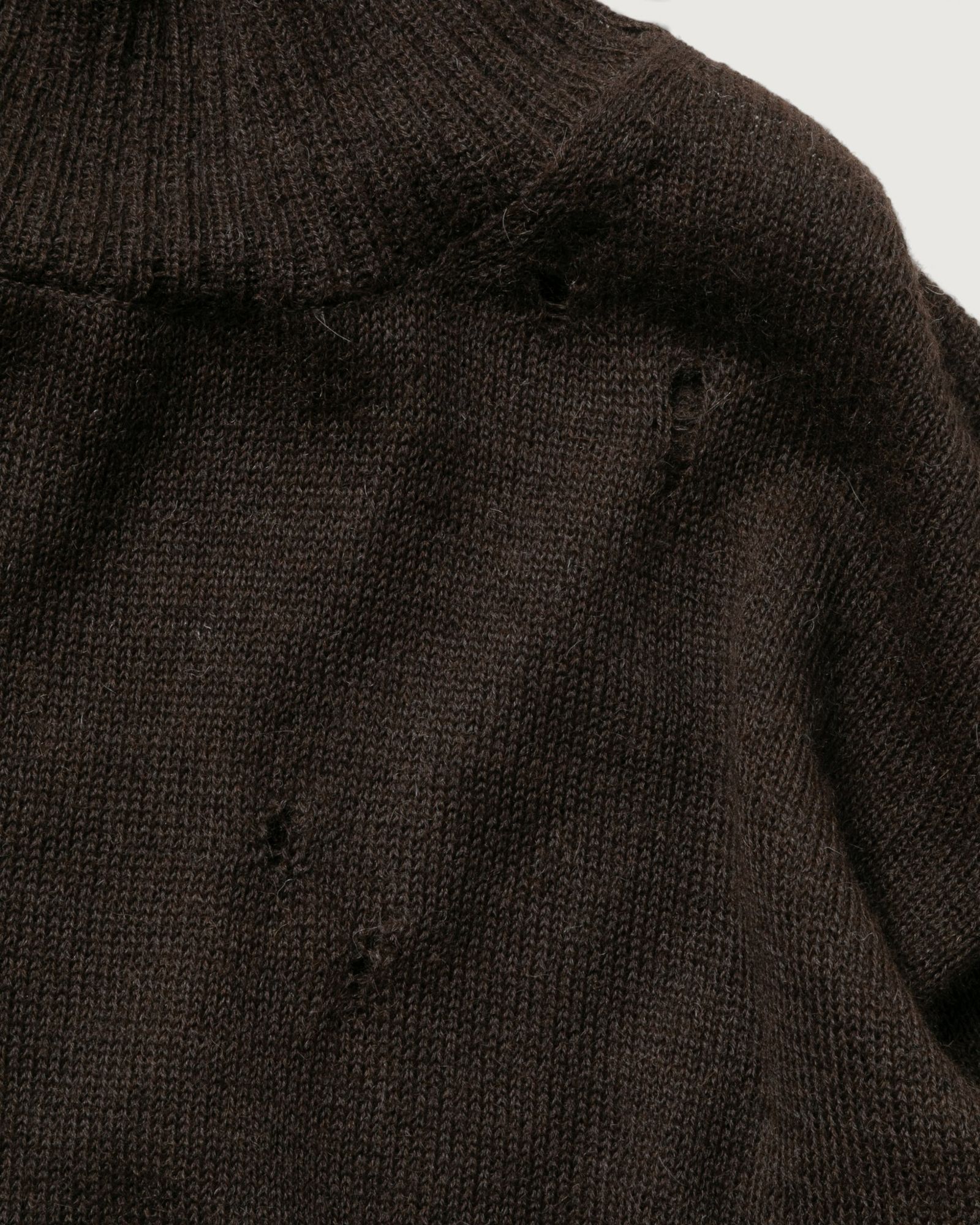 TURTLENECK SWEATER（BROWN）