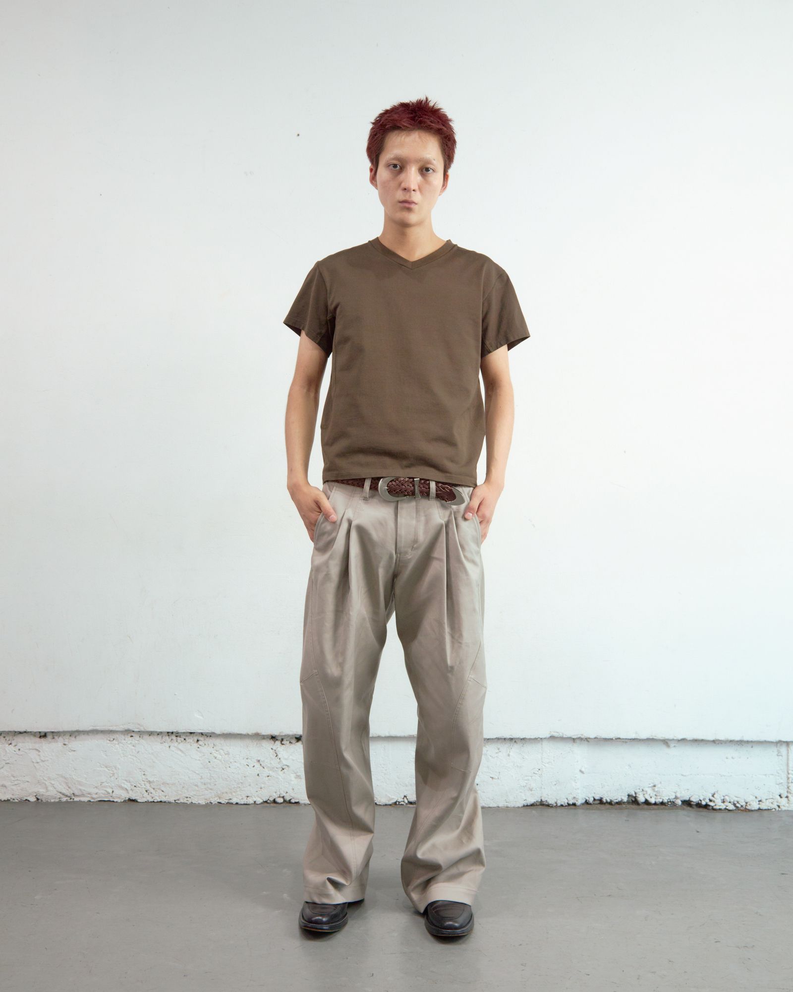 PANELLED V-NECK HALF SLEEVE T-SHIRT（BROWN）