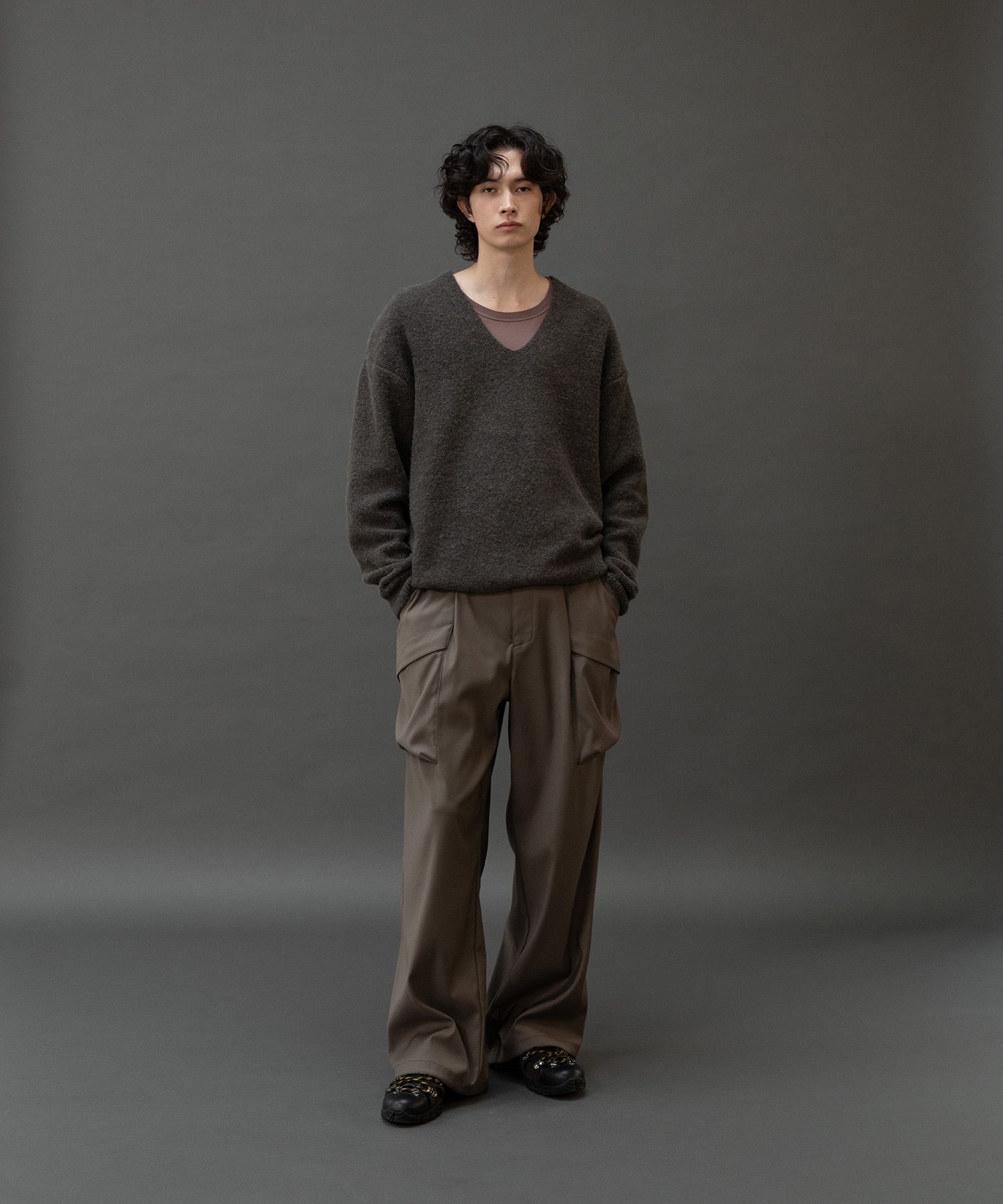 Current V-Neck Knit（Basalt）