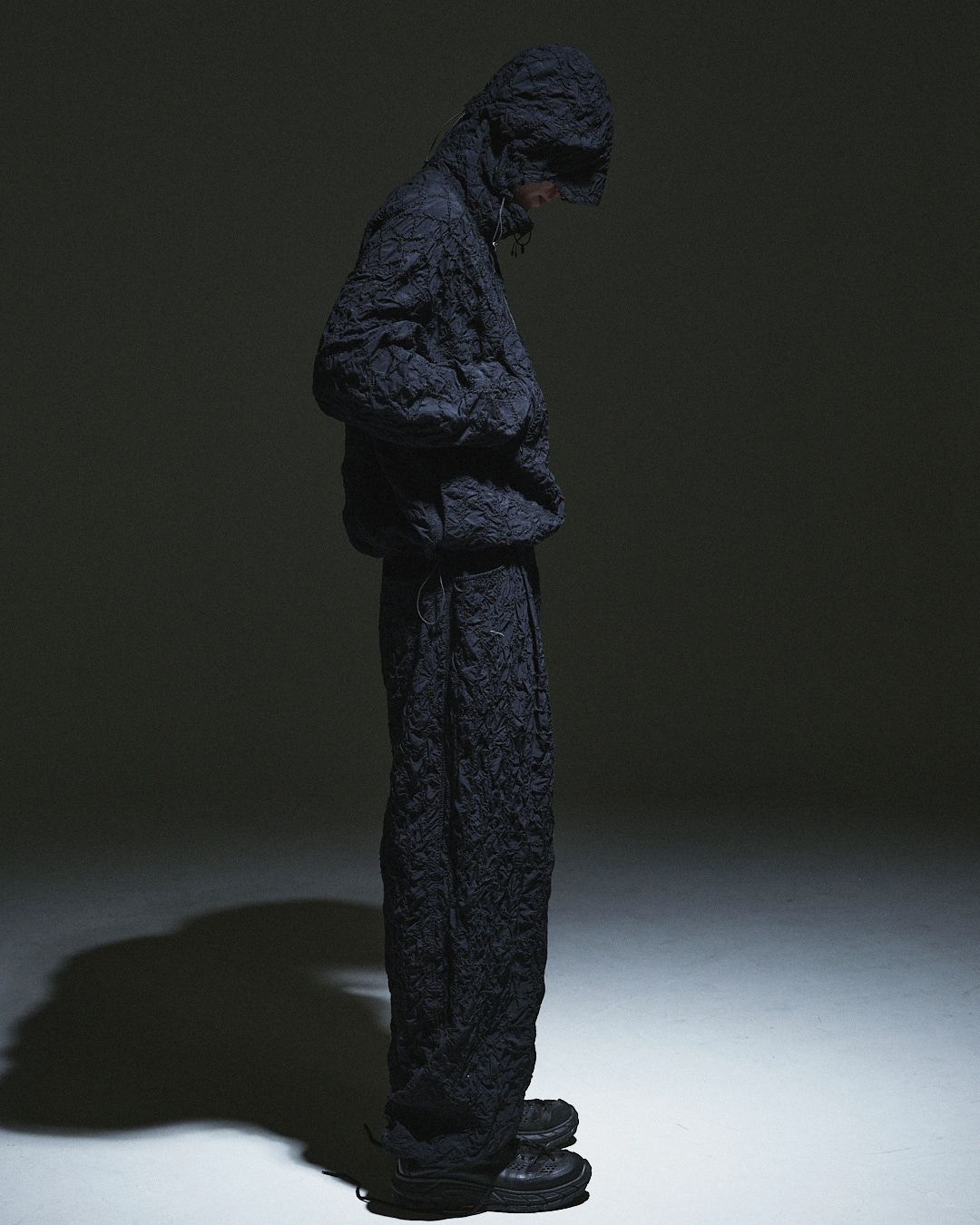 EMB.CODE SHELL HOODIE（BLACK）